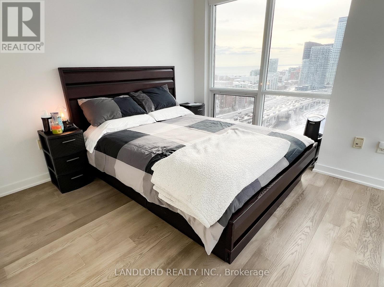 2203 - 11 Brunel Court, Toronto, Ontario  M5V 3Y3 - Photo 10 - C13033626