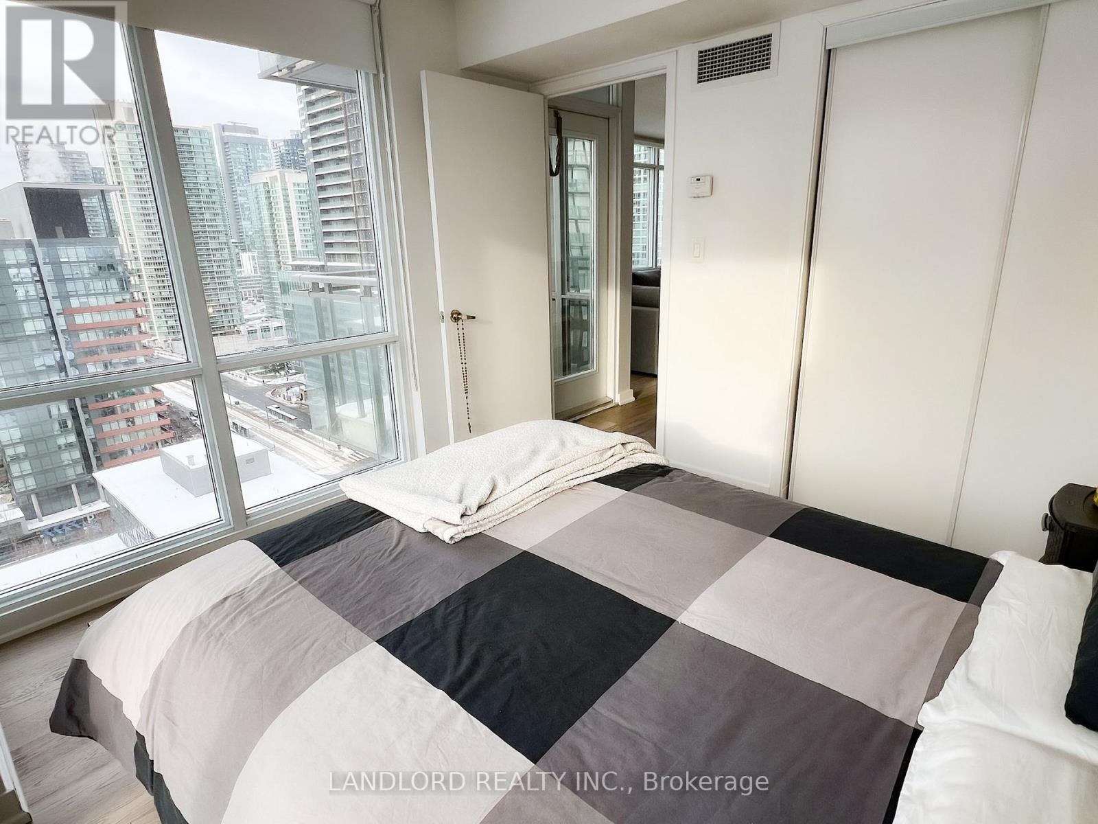 2203 - 11 Brunel Court, Toronto, Ontario  M5V 3Y3 - Photo 12 - C13033626