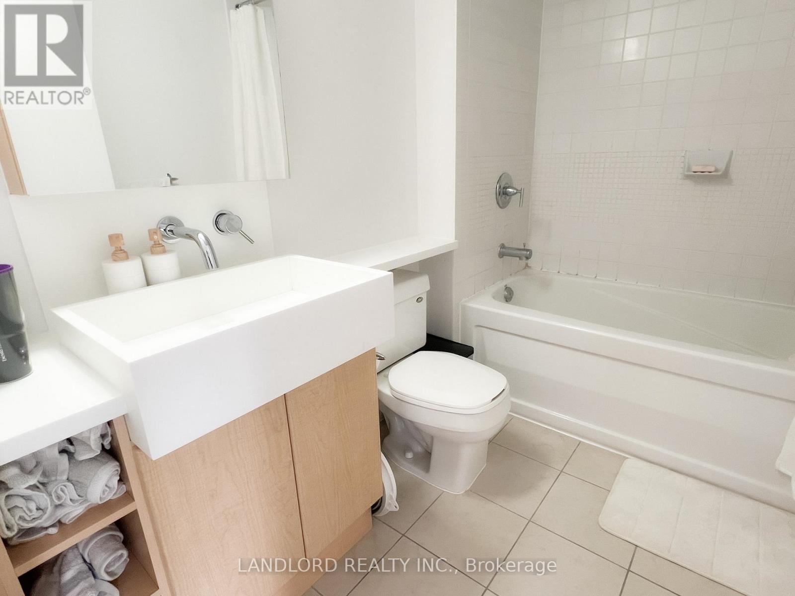 2203 - 11 Brunel Court, Toronto, Ontario  M5V 3Y3 - Photo 14 - C13033626