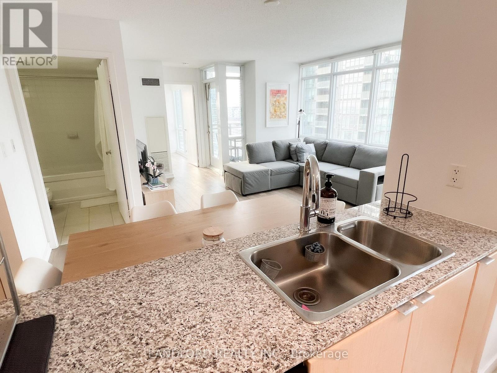 2203 - 11 Brunel Court, Toronto, Ontario  M5V 3Y3 - Photo 3 - C13033626