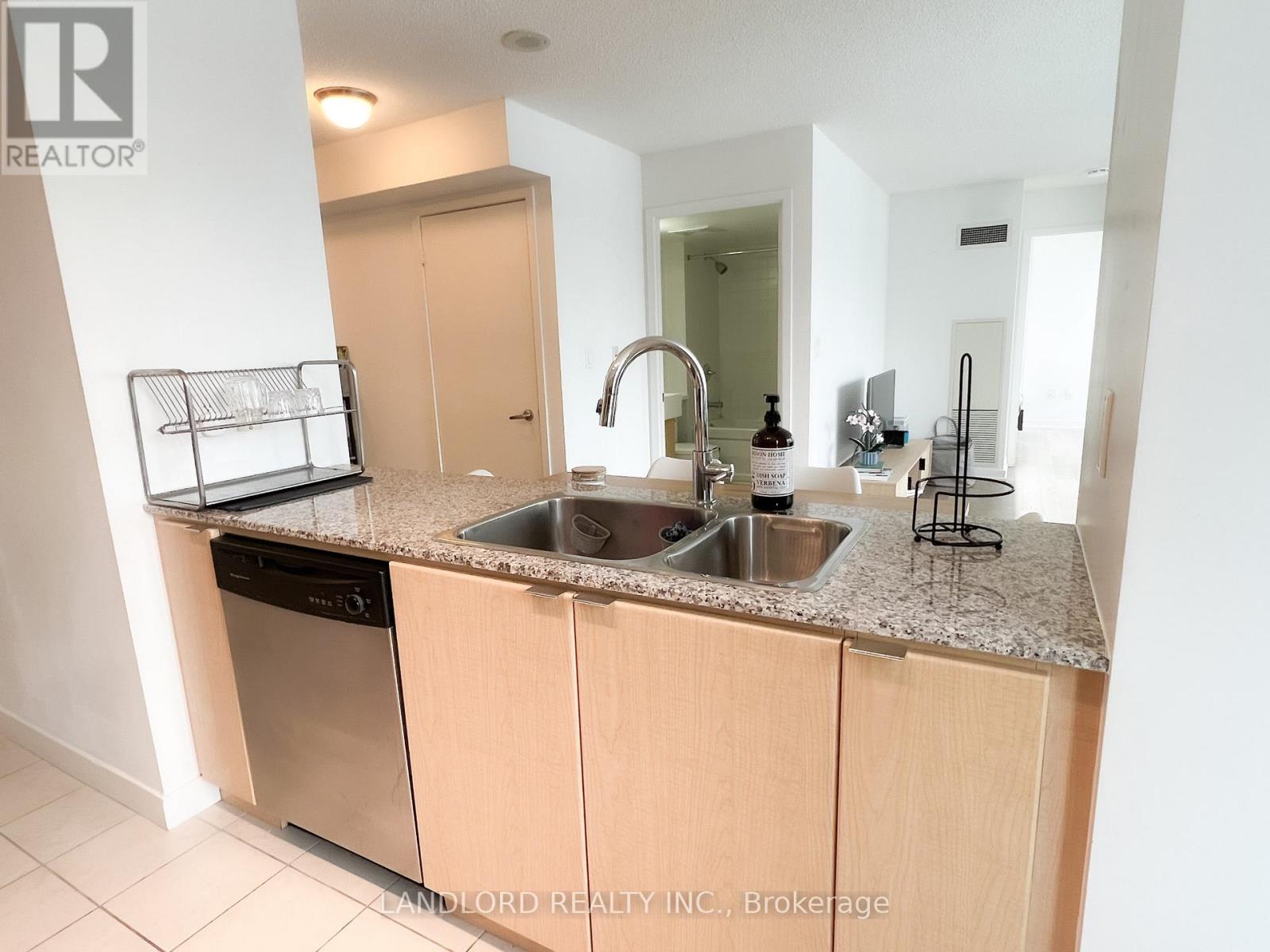 2203 - 11 Brunel Court, Toronto, Ontario  M5V 3Y3 - Photo 5 - C13033626