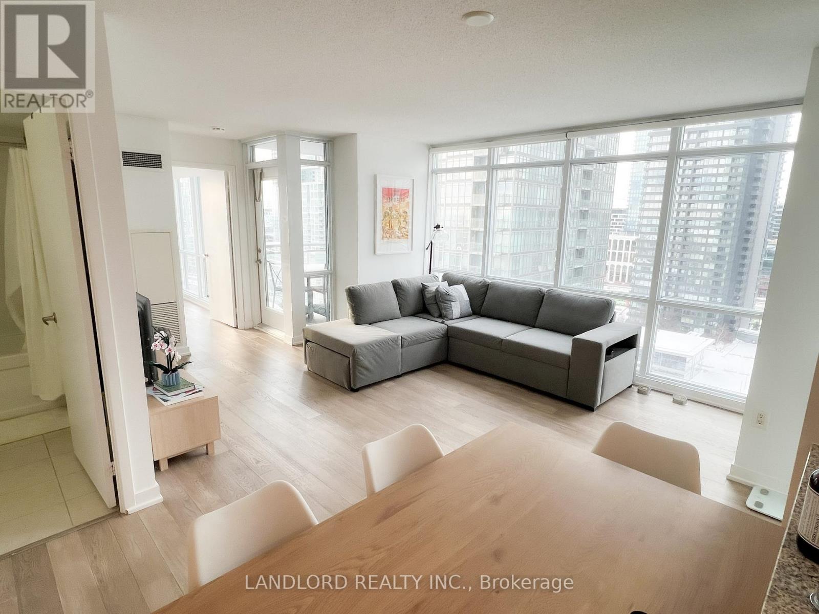 2203 - 11 Brunel Court, Toronto, Ontario  M5V 3Y3 - Photo 6 - C13033626