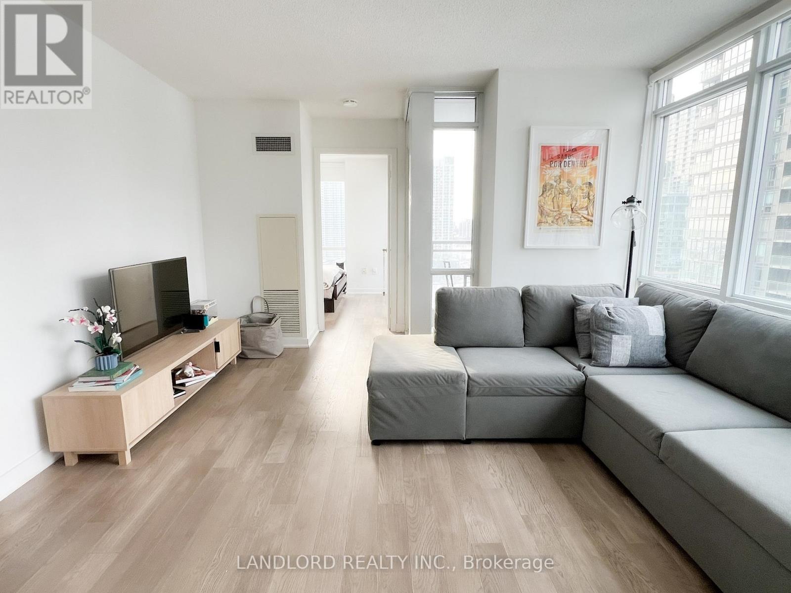 2203 - 11 Brunel Court, Toronto, Ontario  M5V 3Y3 - Photo 8 - C13033626