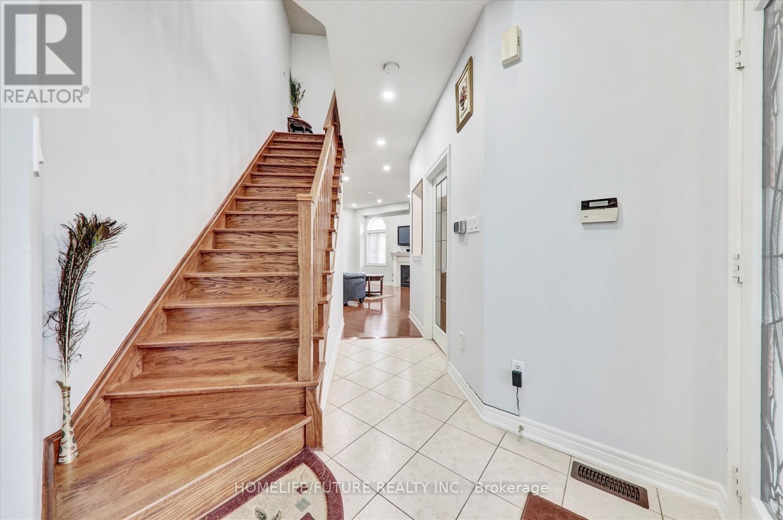 2 Tovey Terrace, Brampton, Ontario  L6R 3E6 - Photo 9 - W13032044