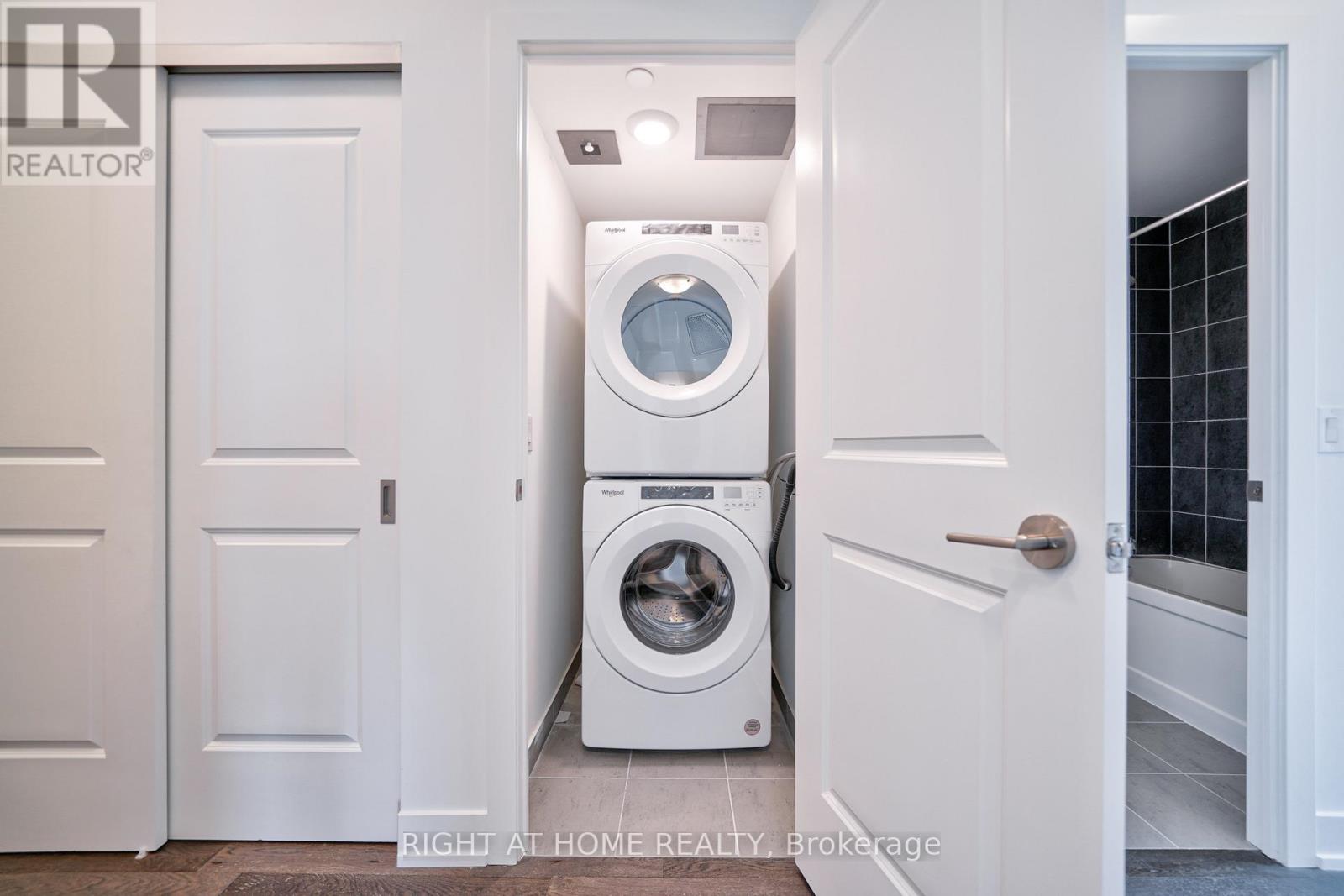 1063 Douglas Mccurdy Comm Circle, Mississauga, Ontario  L5L 3H9 - Photo 17 - W13026888