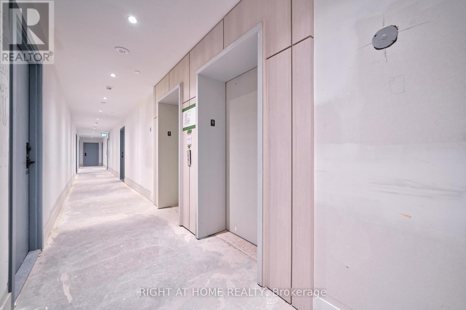 1063 Douglas Mccurdy Comm Circle, Mississauga, Ontario  L5L 3H9 - Photo 2 - W13026888