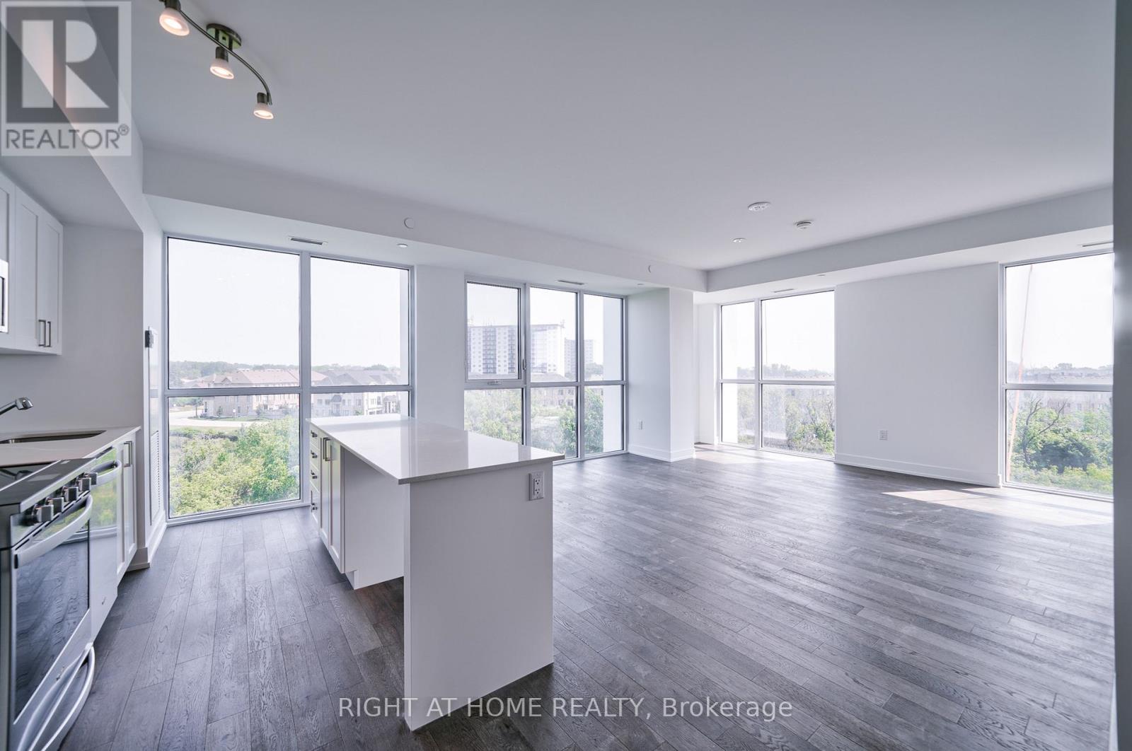 1063 Douglas Mccurdy Comm Circle, Mississauga, Ontario  L5L 3H9 - Photo 4 - W13026888