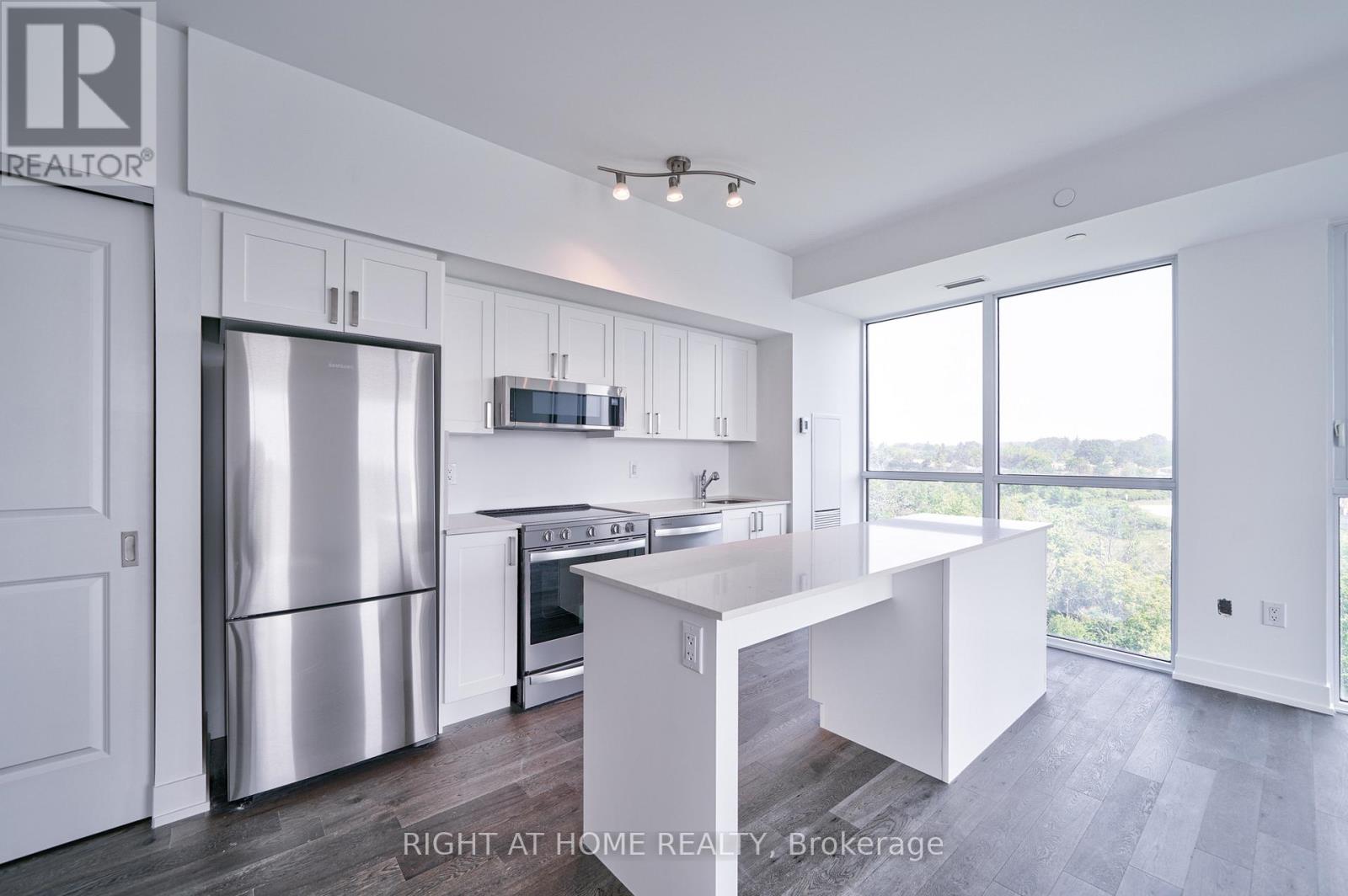 1063 Douglas Mccurdy Comm Circle, Mississauga, Ontario  L5L 3H9 - Photo 5 - W13026888