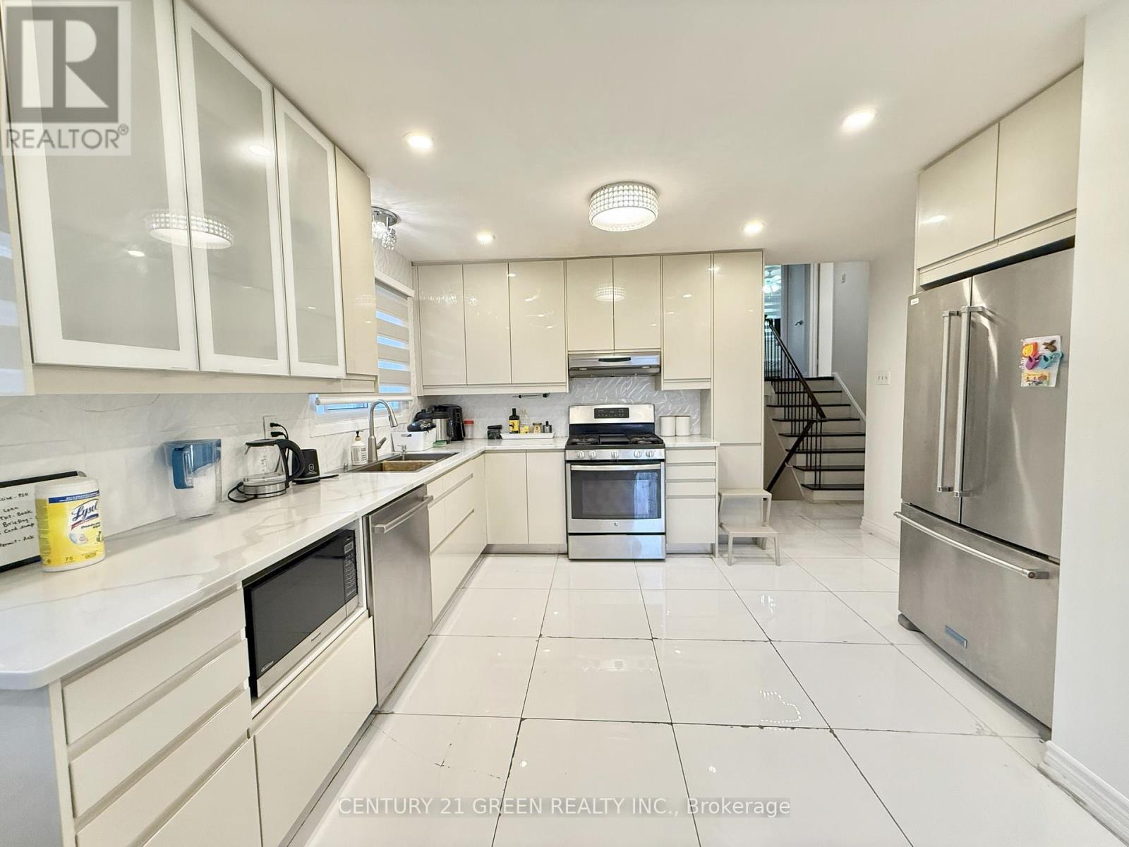 Upper - 963 Lovingston Crescent, Mississauga, Ontario  L4W 3V7 - Photo 13 - W13033620