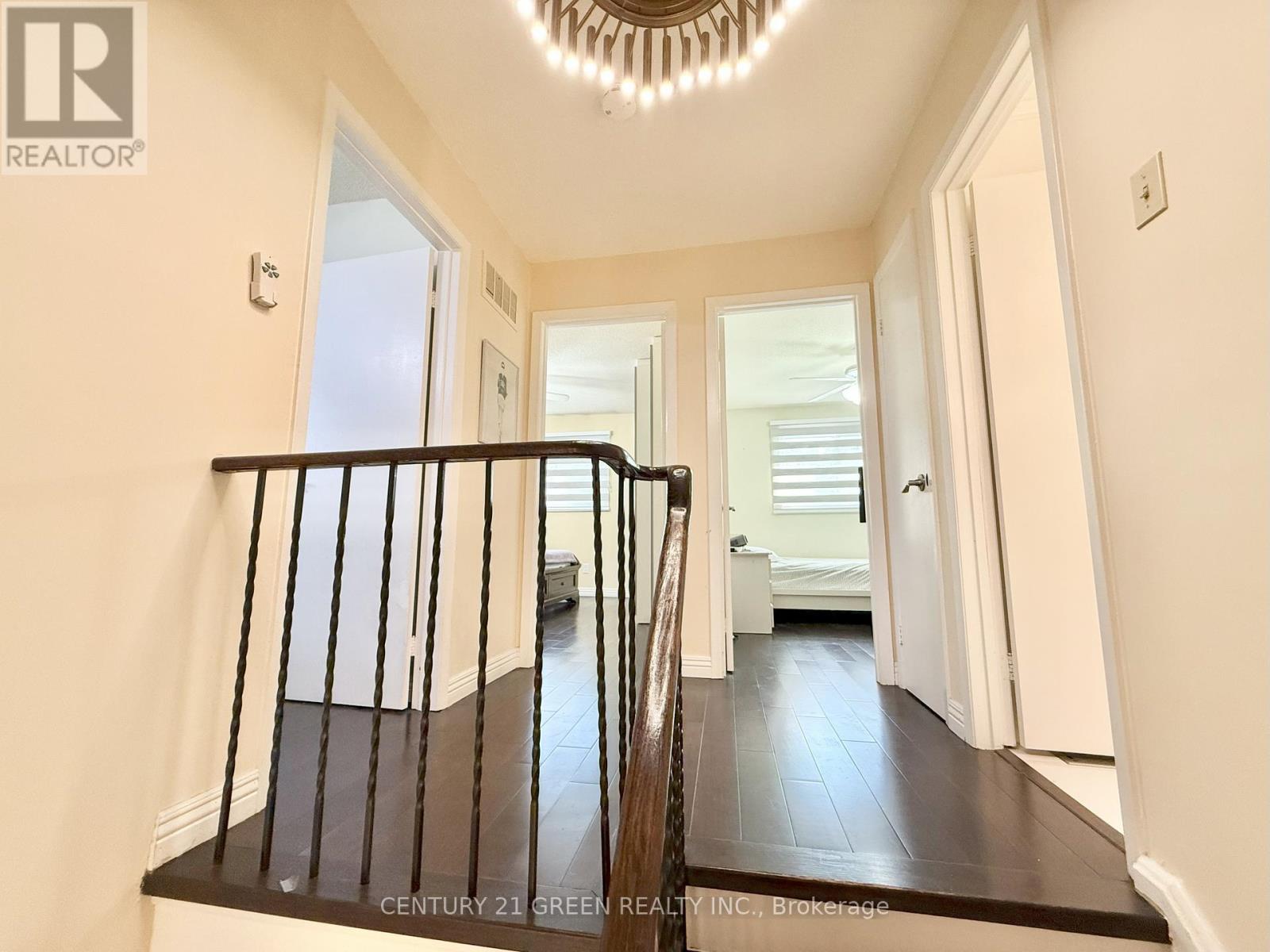 Upper - 963 Lovingston Crescent, Mississauga, Ontario  L4W 3V7 - Photo 16 - W13033620