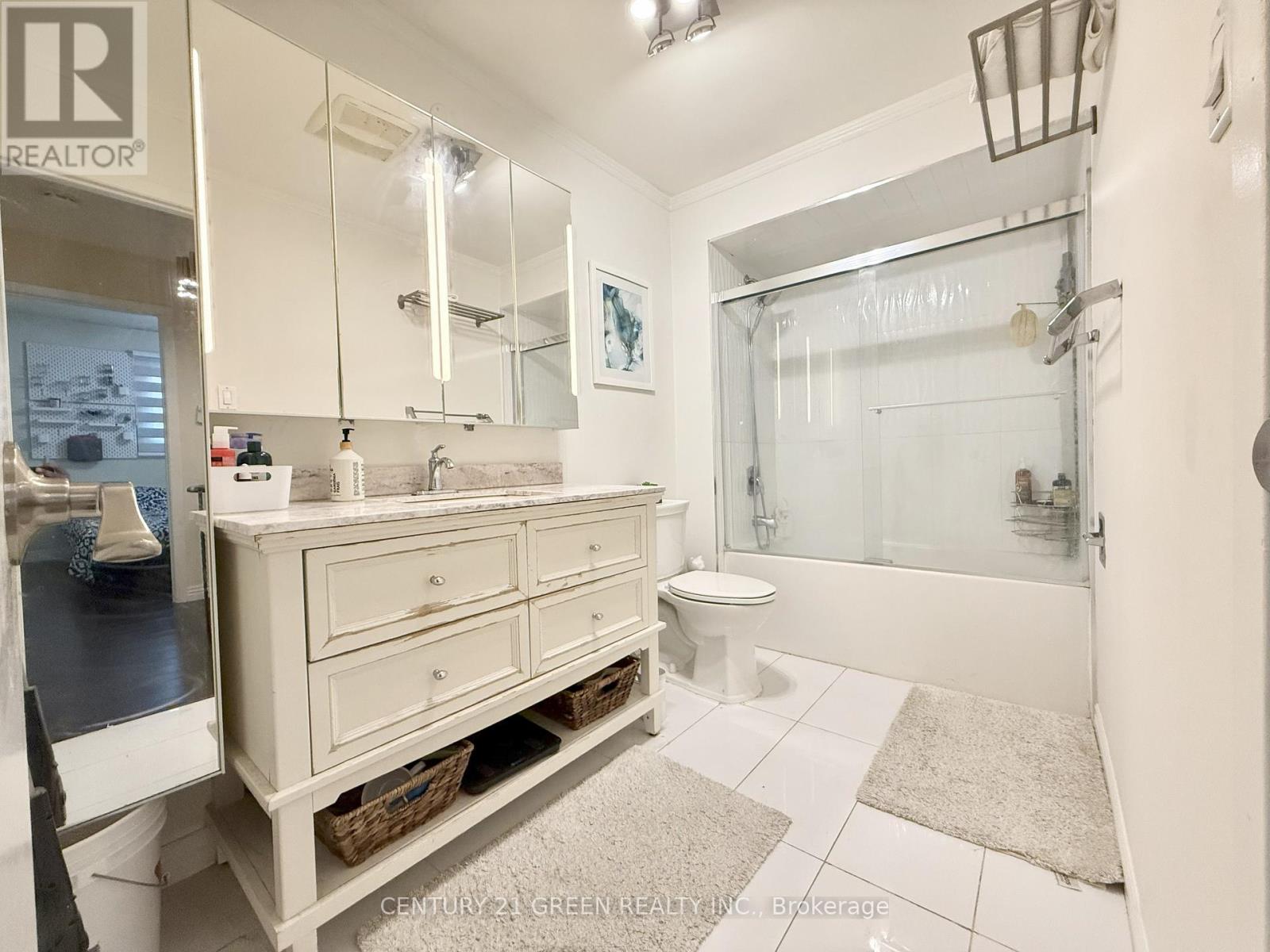 Upper - 963 Lovingston Crescent, Mississauga, Ontario  L4W 3V7 - Photo 18 - W13033620