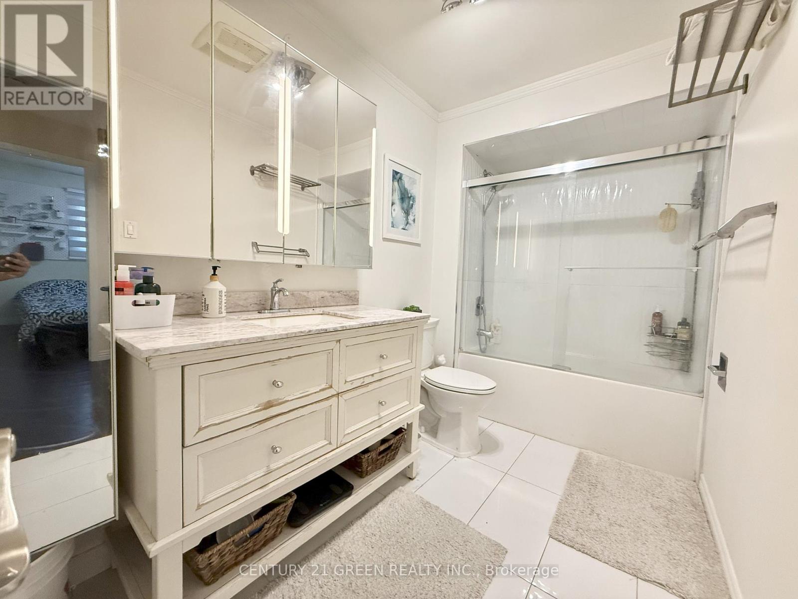 Upper - 963 Lovingston Crescent, Mississauga, Ontario  L4W 3V7 - Photo 19 - W13033620