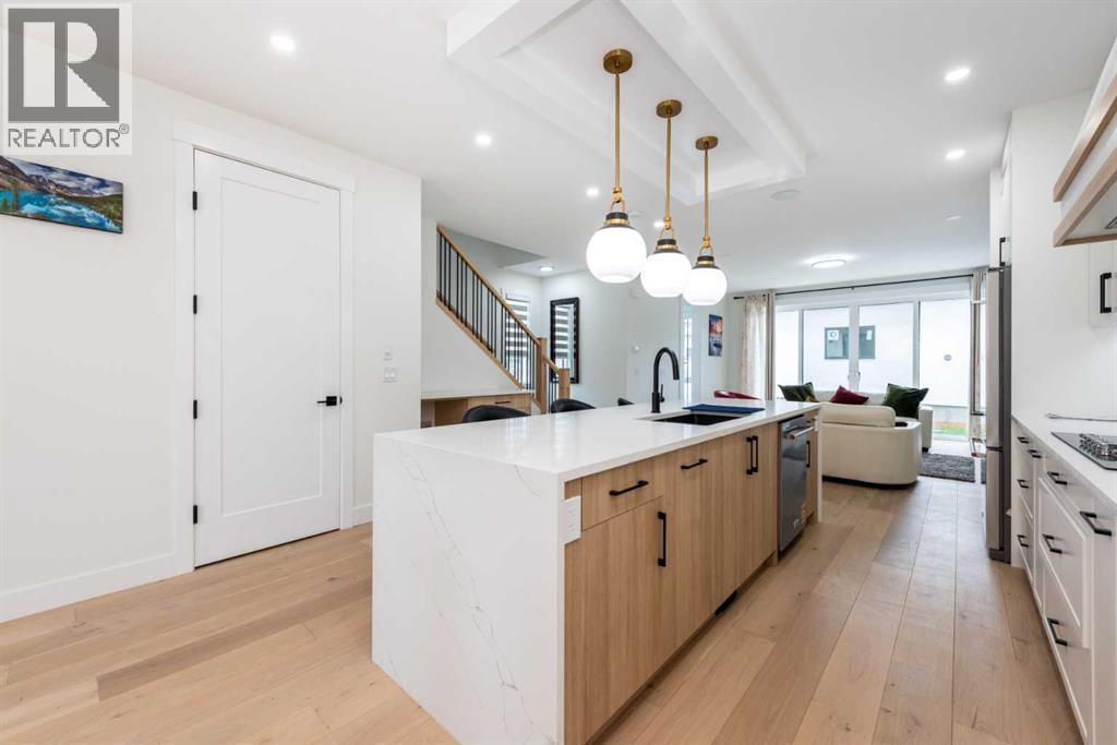 31 Harvard Street Nw, Calgary, Alberta  T2K 2B5 - Photo 3 - A2288389