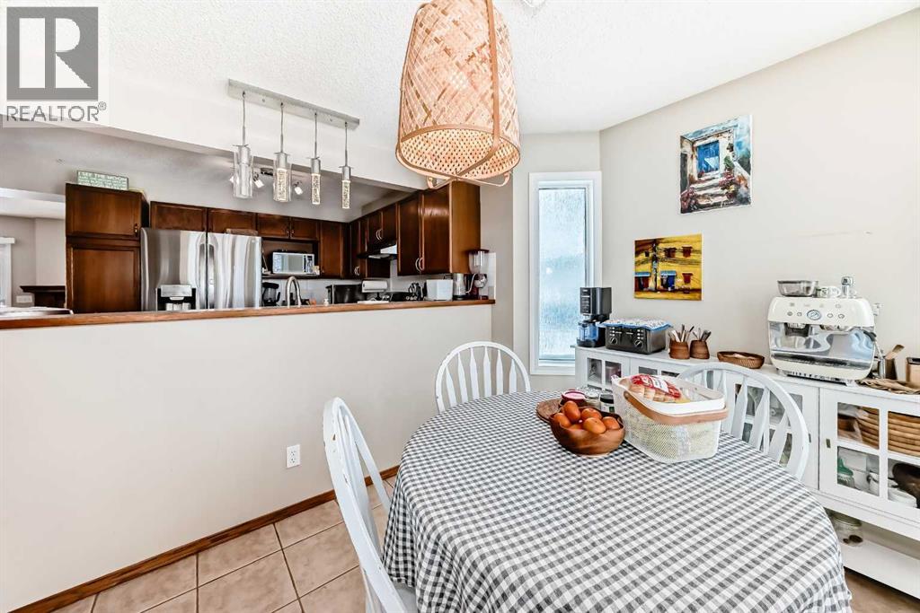 60 Scenic Gardens Nw, Calgary, Alberta  T3L 1Y6 - Photo 5 - A2302819