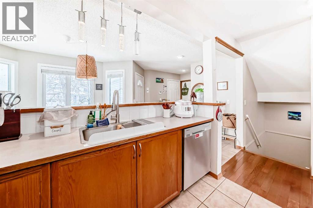 60 Scenic Gardens Nw, Calgary, Alberta  T3L 1Y6 - Photo 7 - A2302819