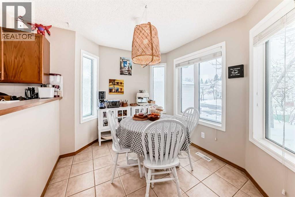 60 Scenic Gardens Nw, Calgary, Alberta  T3L 1Y6 - Photo 4 - A2302819