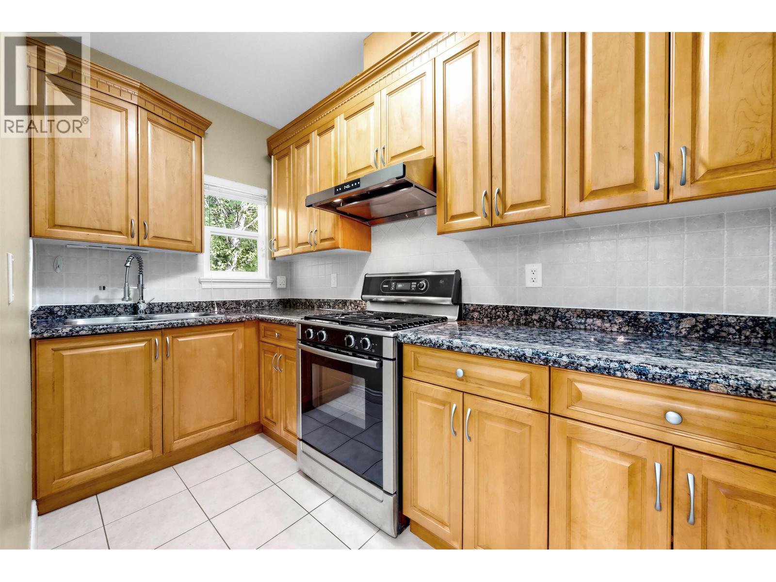 6698 Altringham Court, Burnaby, British Columbia  V5E 4J2 - Photo 11 - R3114753