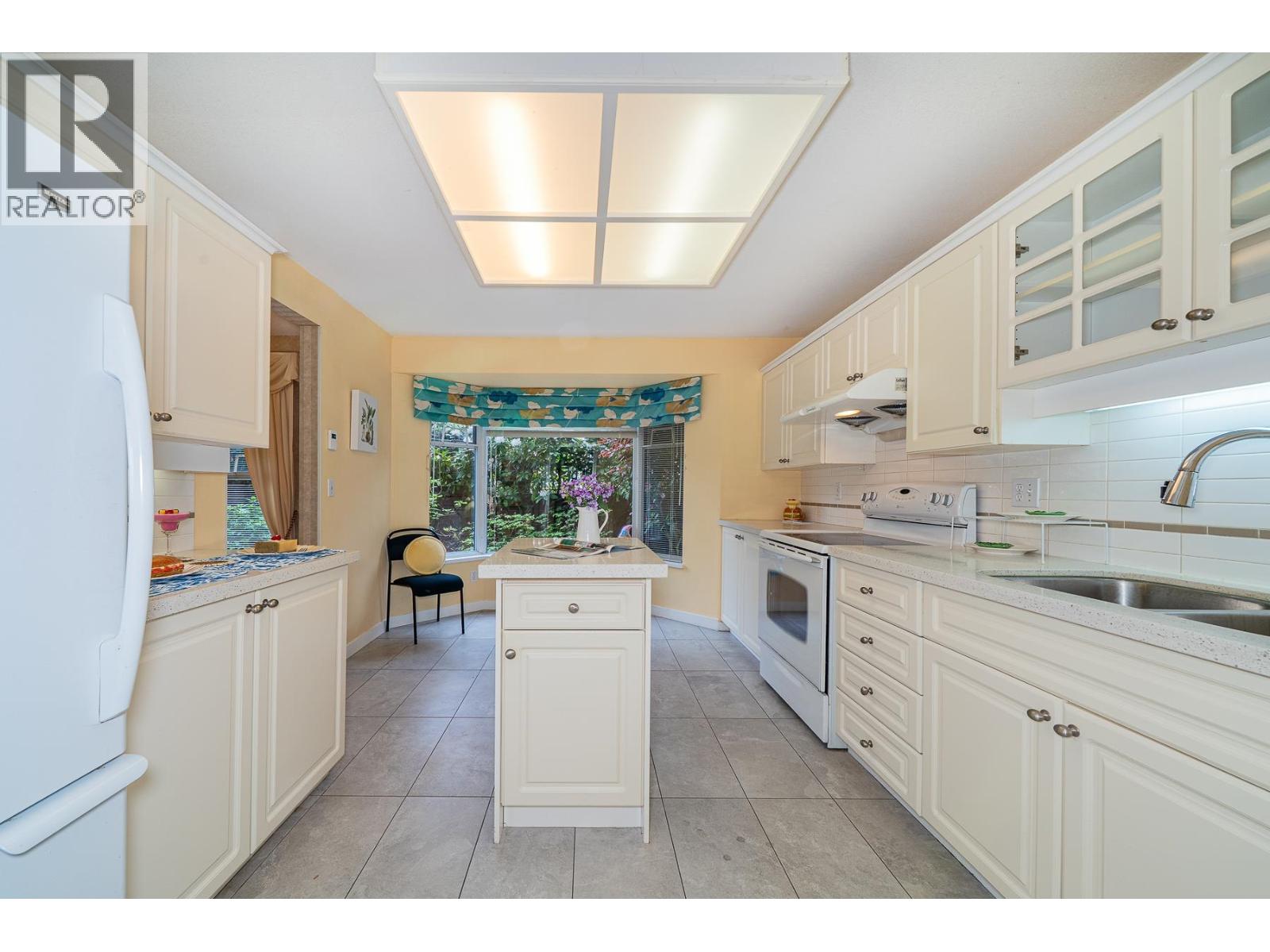 101 7231 Antrim Avenue, Burnaby, British Columbia  V5J 5H5 - Photo 6 - R3113280