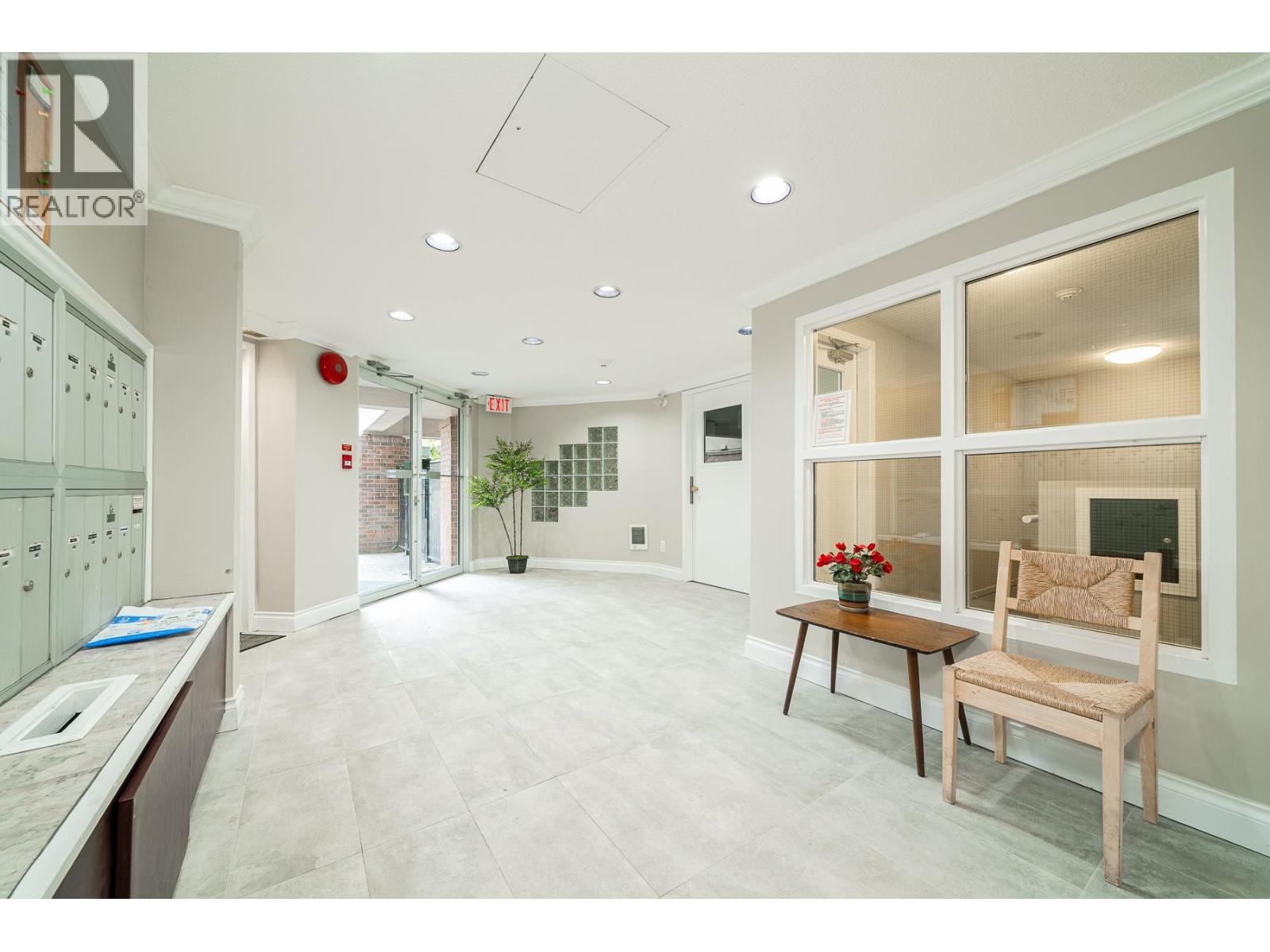 101 7231 Antrim Avenue, Burnaby, British Columbia  V5J 5H5 - Photo 3 - R3113280