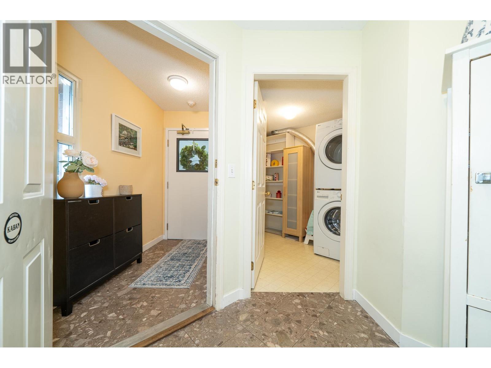 101 7231 Antrim Avenue, Burnaby, British Columbia  V5J 5H5 - Photo 5 - R3113280