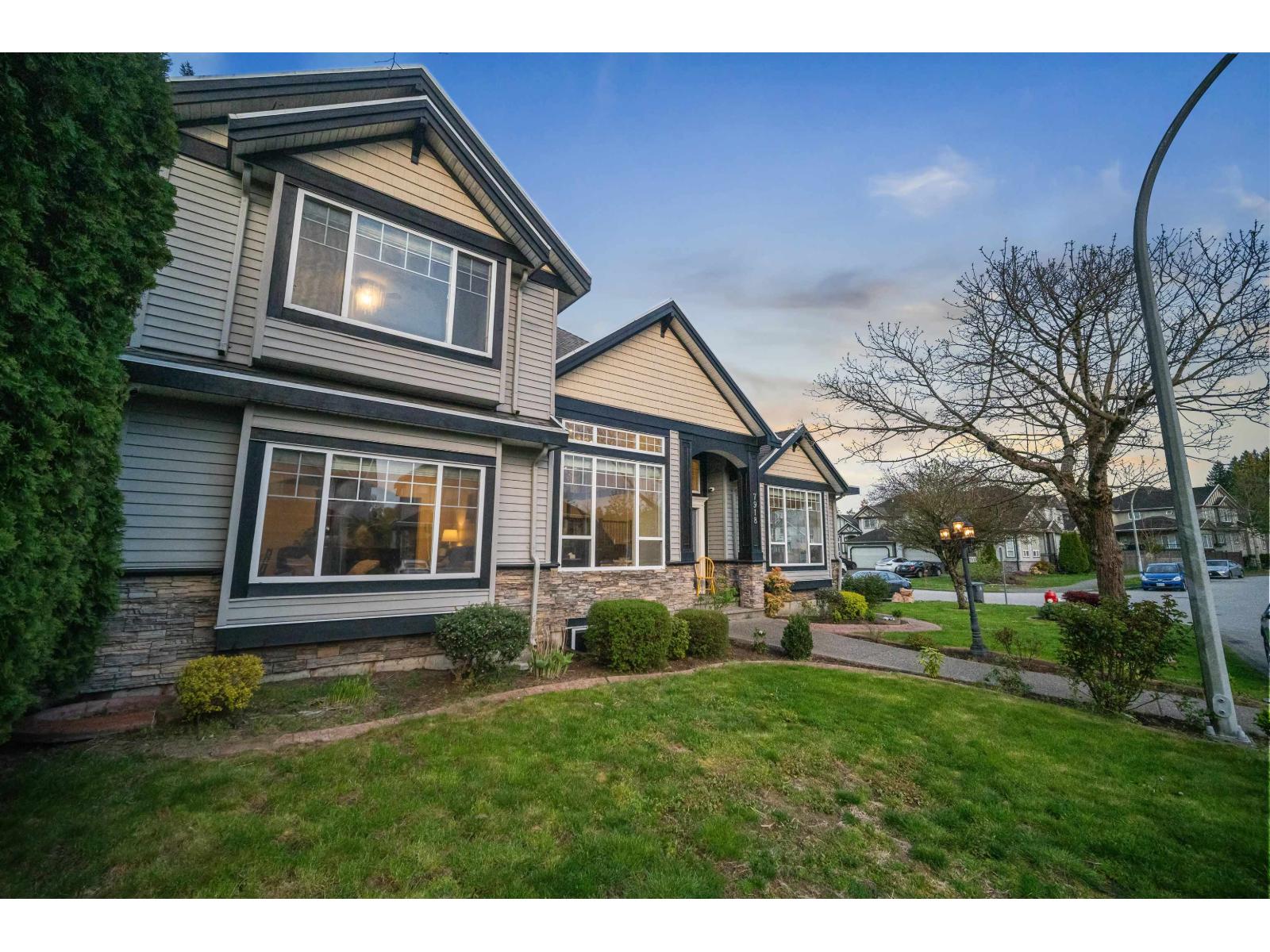 7918 147a Street, Surrey, British Columbia  V3S 2T8 - Photo 3 - R3114305