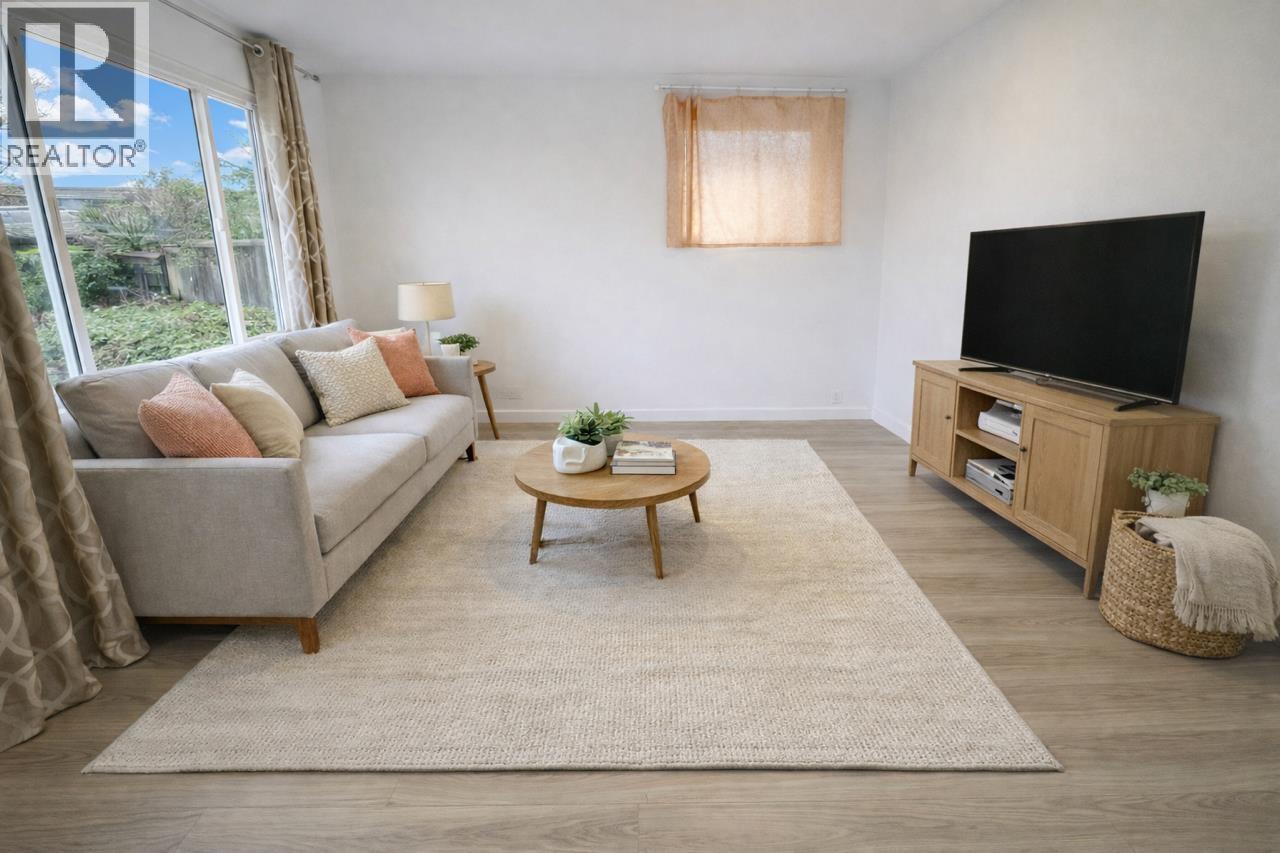 525 SIXTEENTH STREET, New Westminster, British Columbia