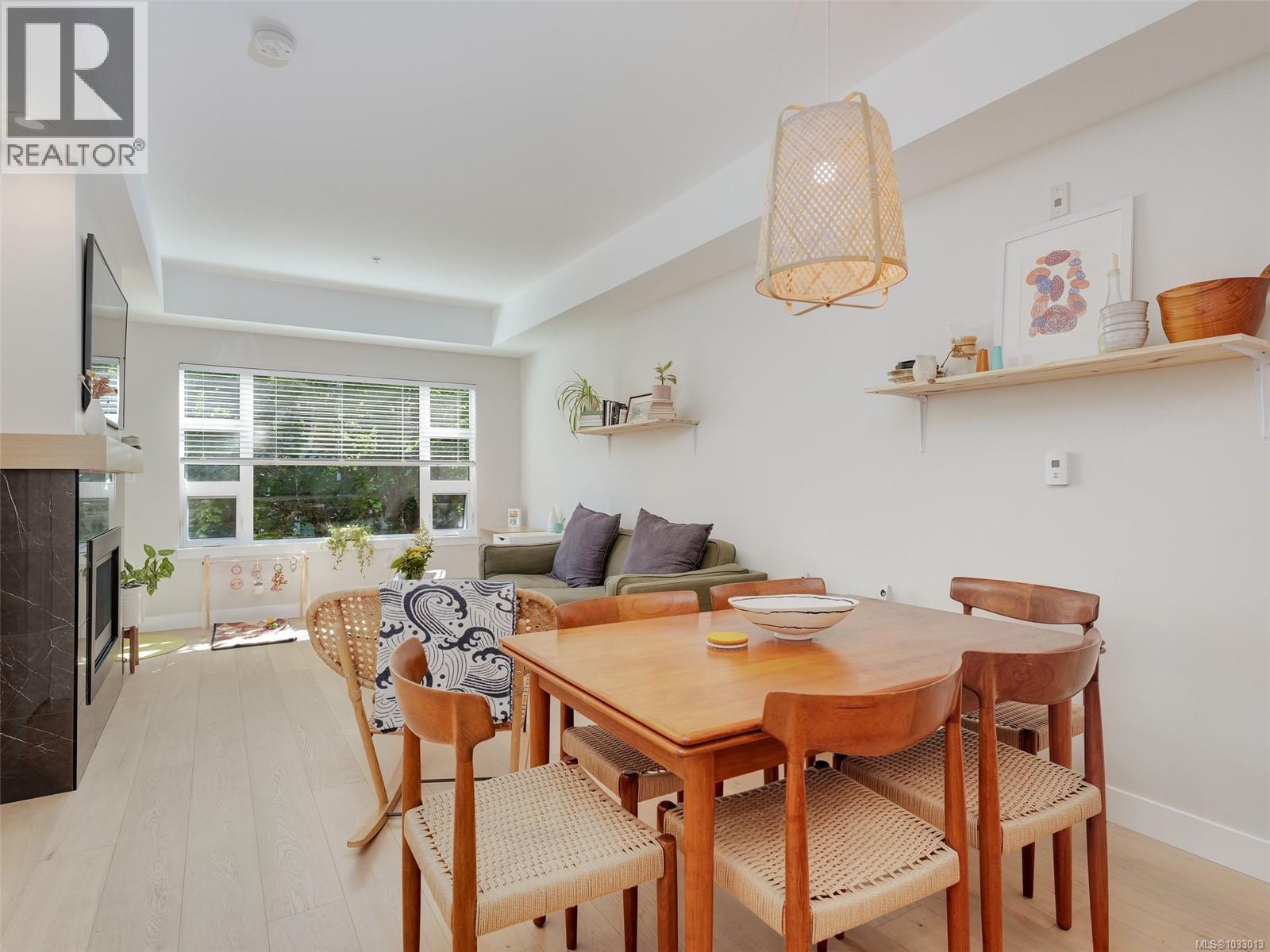 206 9861 Third St, Sidney, British Columbia