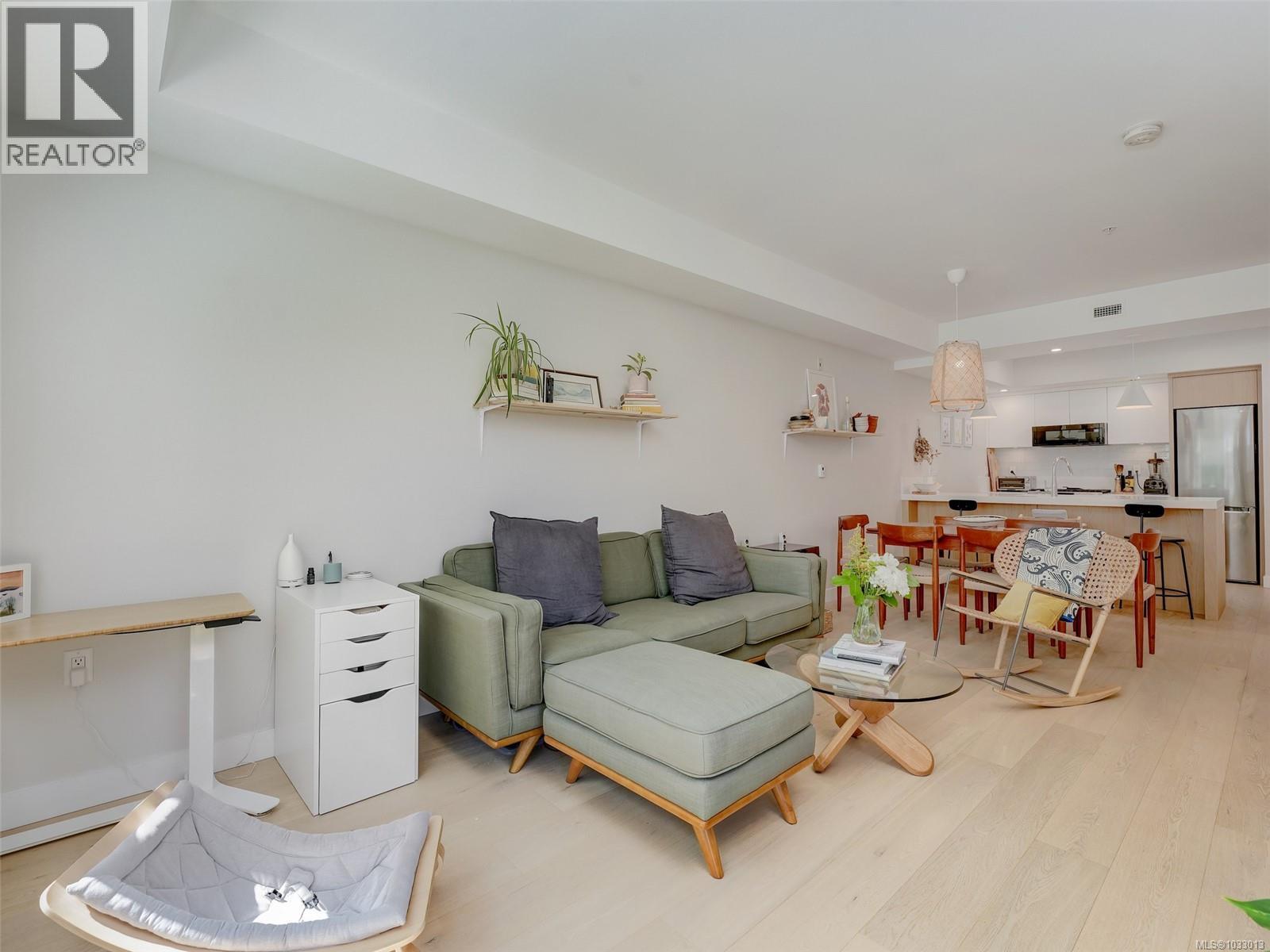 206 9861 Third St, Sidney, British Columbia  V8L 3A8 - Photo 3 - 1033013