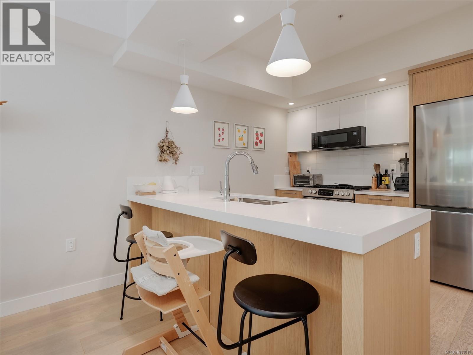 206 9861 Third St, Sidney, British Columbia  V8L 3A8 - Photo 6 - 1033013