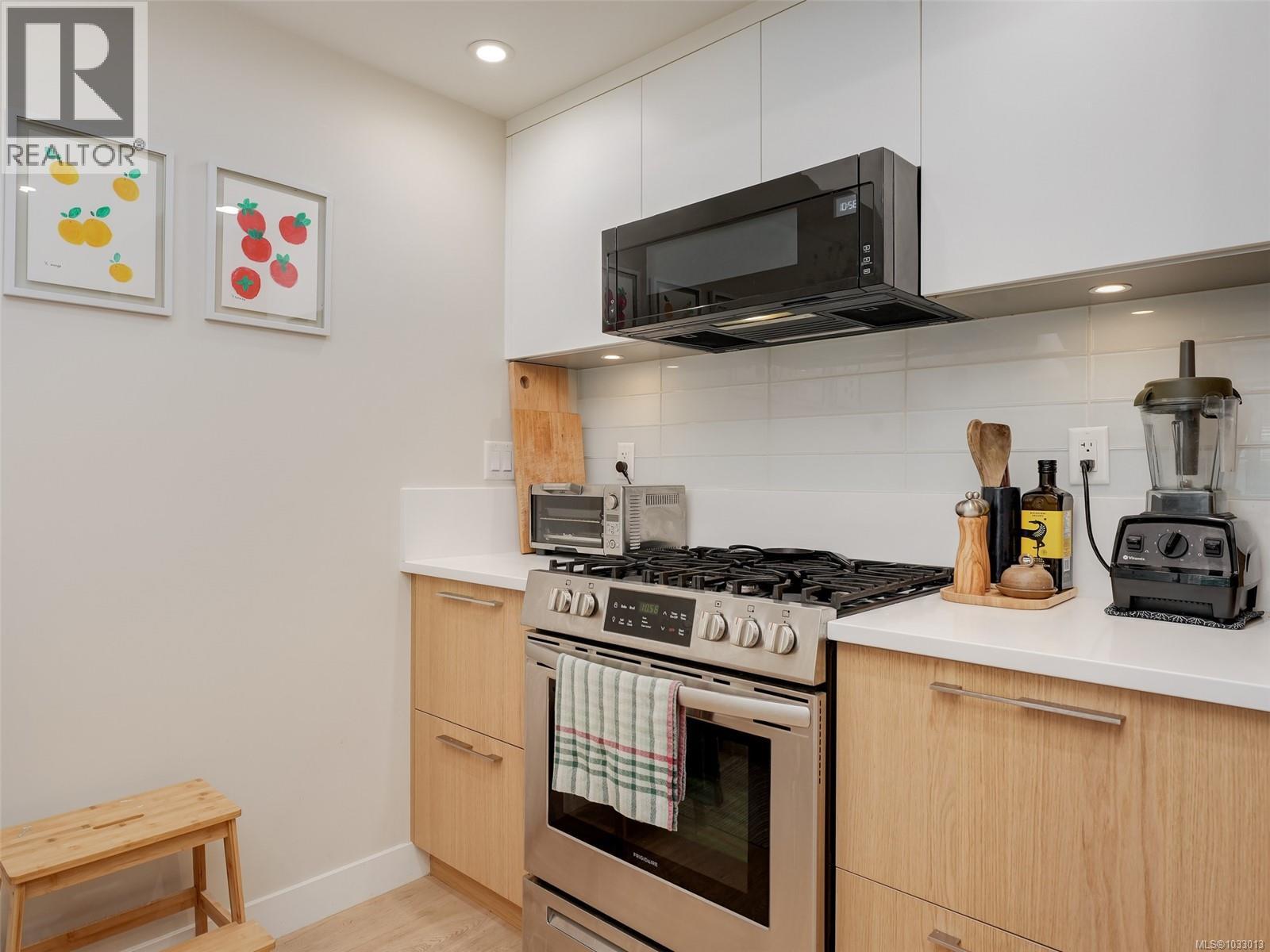 206 9861 Third St, Sidney, British Columbia  V8L 3A8 - Photo 9 - 1033013