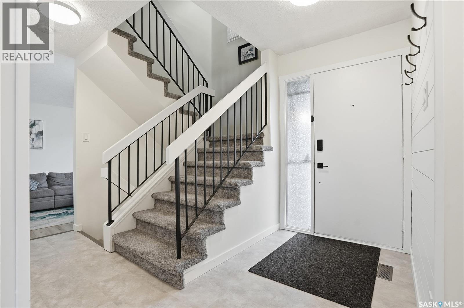 542 Coldspring Way, Saskatoon, Saskatchewan  S7J 3N6 - Photo 3 - SK033637