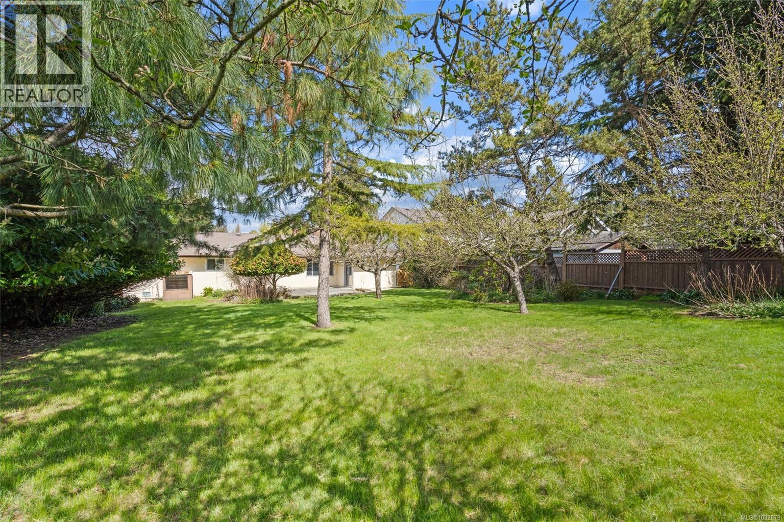 1675 Earle St, Victoria, British Columbia  V8S 1N4 - Photo 36 - 1032879