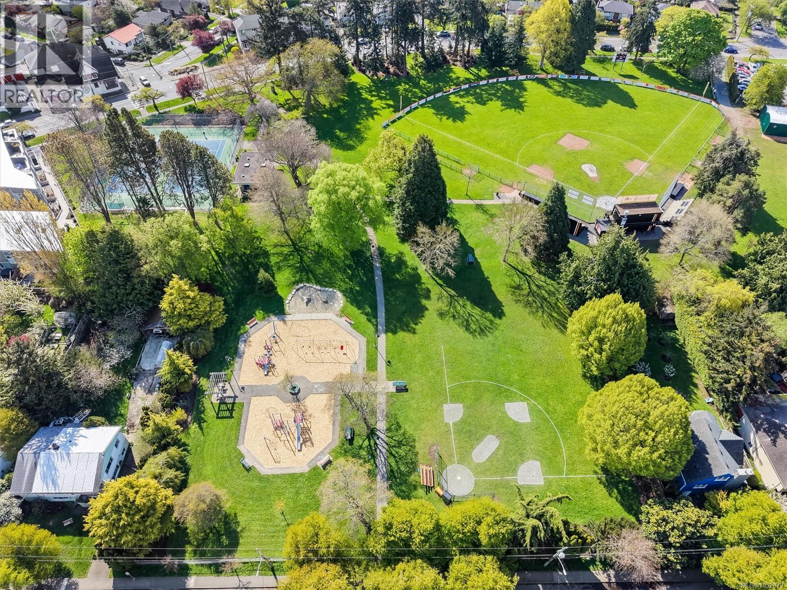 1675 Earle St, Victoria, British Columbia  V8S 1N4 - Photo 41 - 1032879