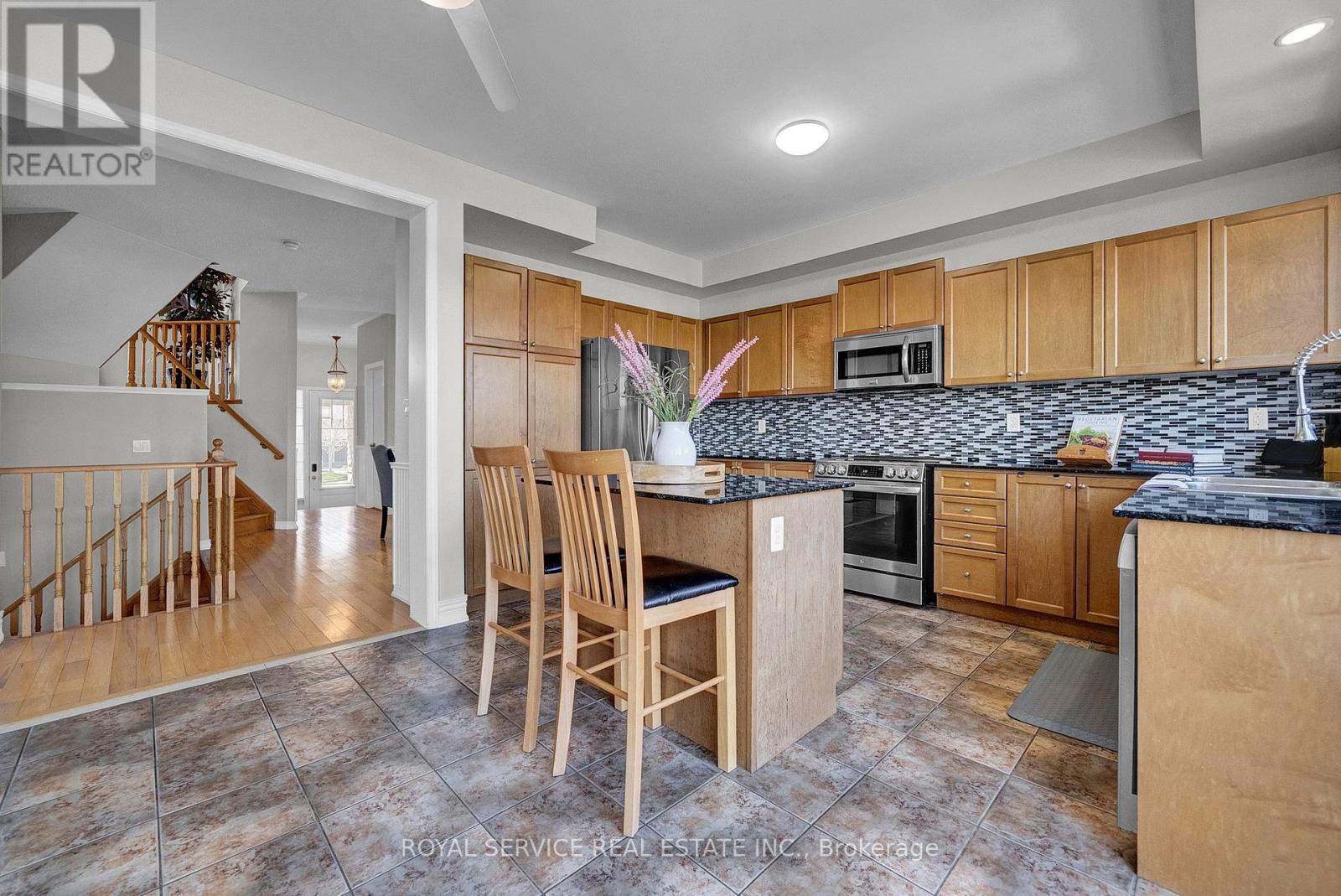 35 Alldread Crescent, Clarington, Ontario  L1B 0C2 - Photo 13 - E13033656