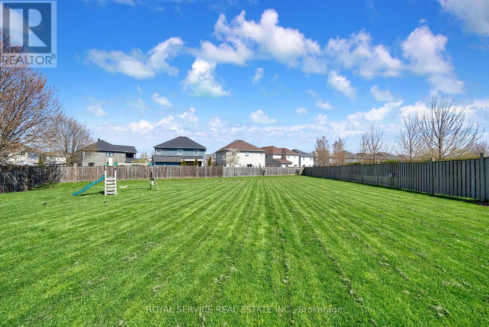 35 Alldread Crescent, Clarington, Ontario  L1B 0C2 - Photo 2 - E13033656