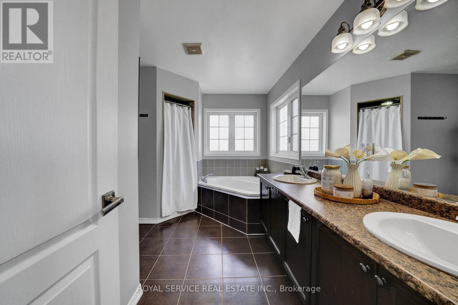 35 Alldread Crescent, Clarington, Ontario  L1B 0C2 - Photo 24 - E13033656