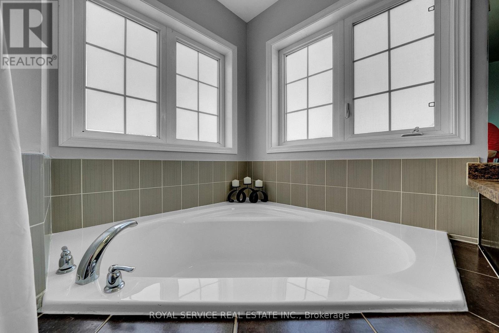 35 Alldread Crescent, Clarington, Ontario  L1B 0C2 - Photo 25 - E13033656