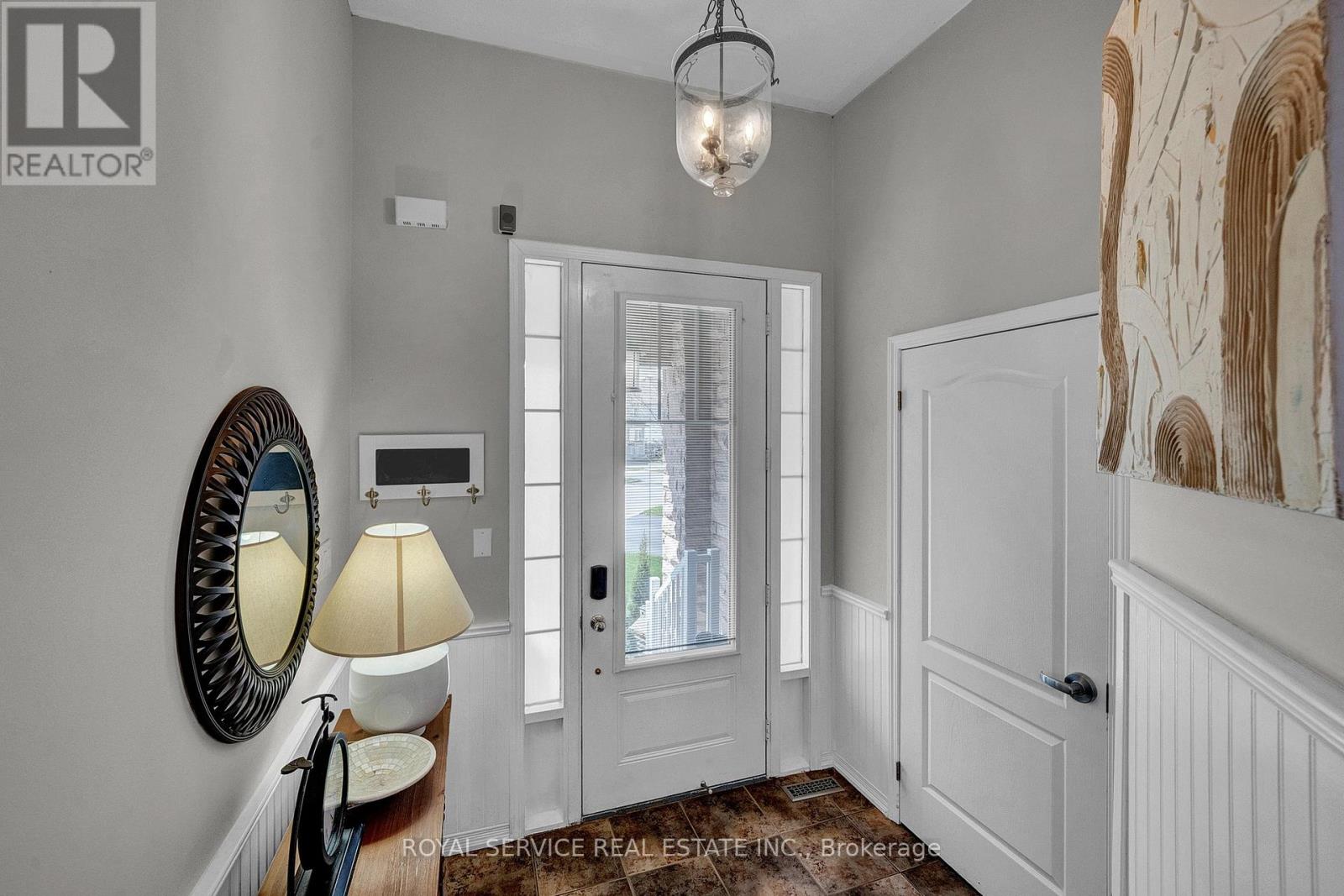 35 Alldread Crescent, Clarington, Ontario  L1B 0C2 - Photo 4 - E13033656