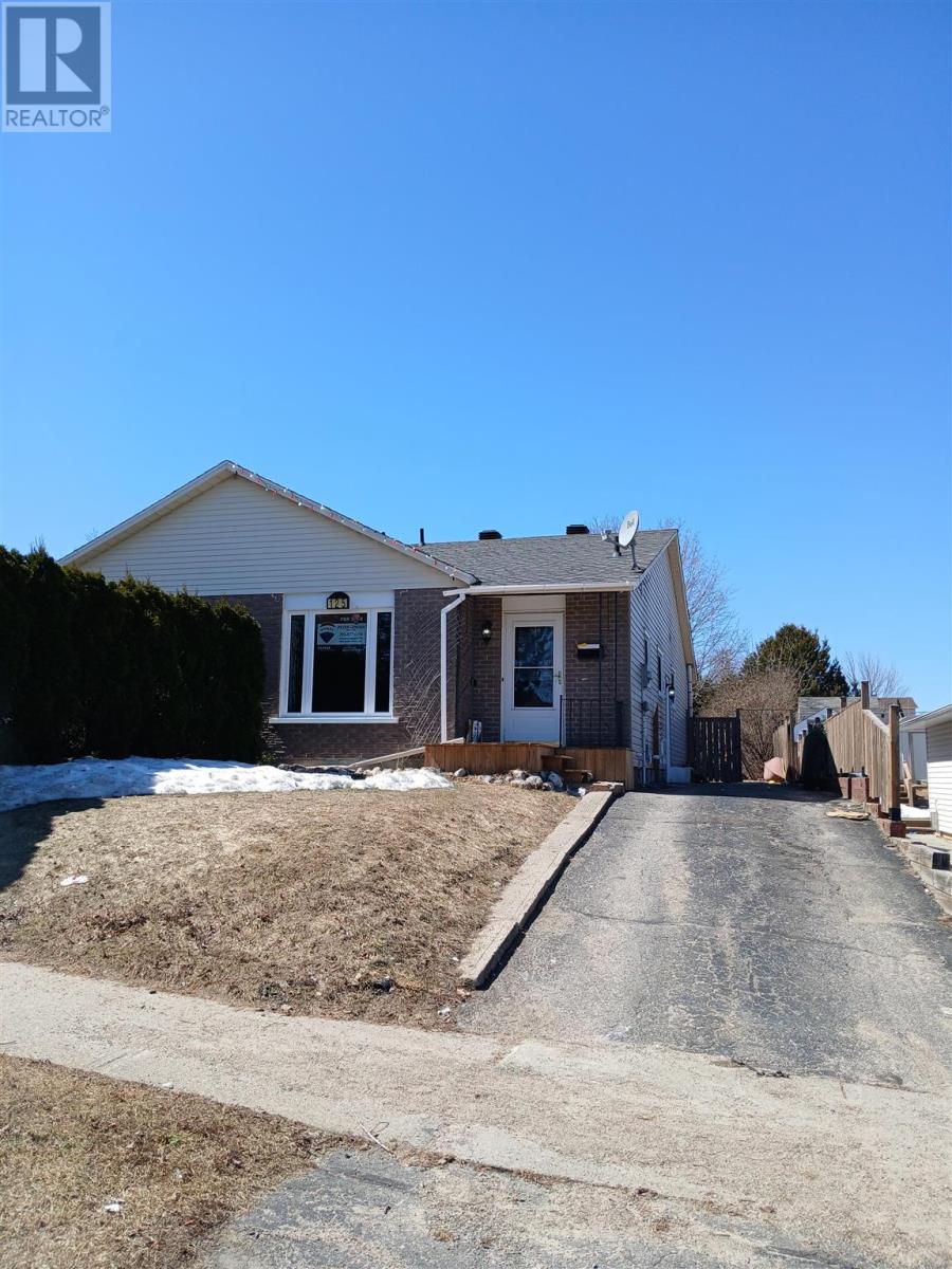 125 Laurier RD, Elliot Lake, Ontario