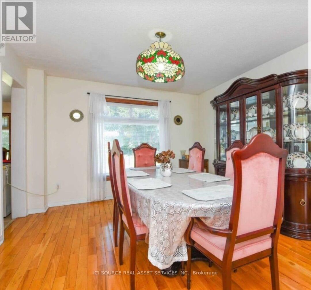 20 Plover Place, Brampton, Ontario  L6W 4C5 - Photo 8 - W12922424