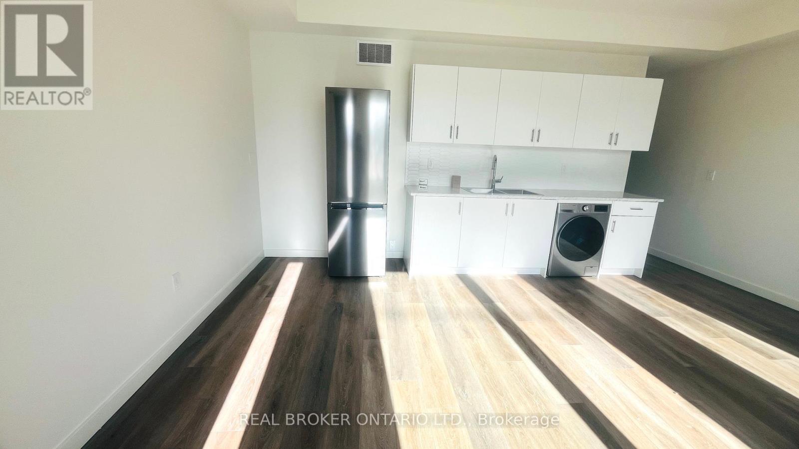 Main - 19 Rainwater Lane, Barrie, Ontario  L4N 9J6 - Photo 6 - S12901902