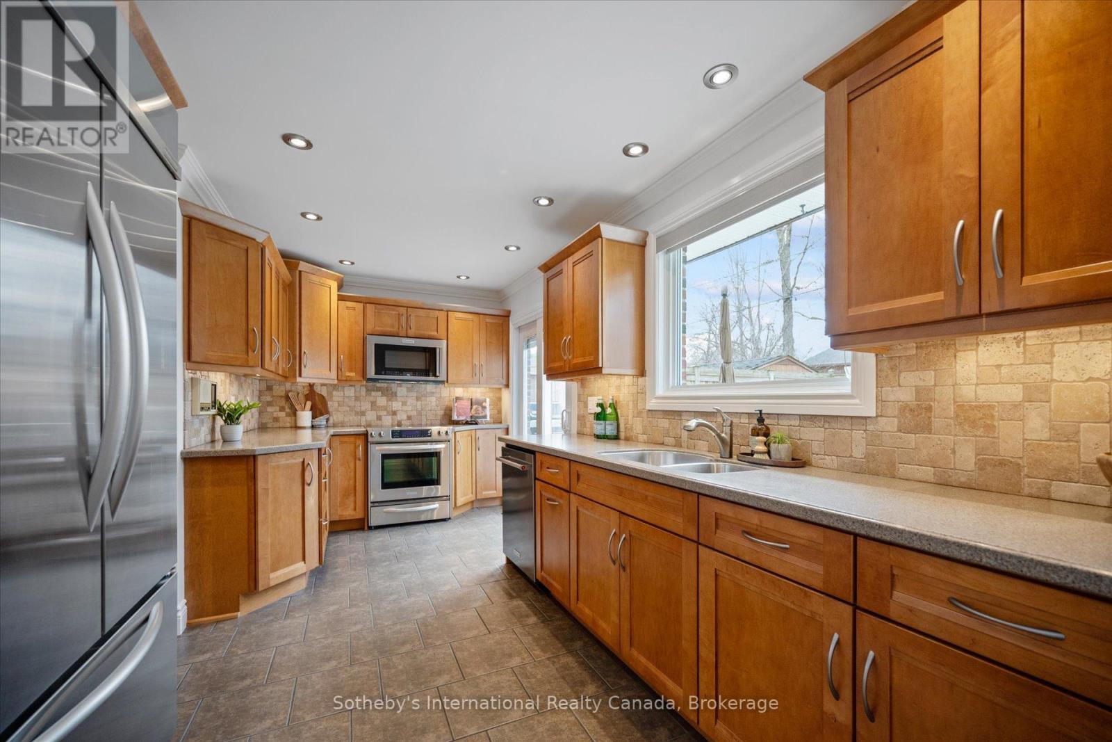 1248 Landfair Crescent, Oakville, Ontario  L6H 2N3 - Photo 16 - W13033728