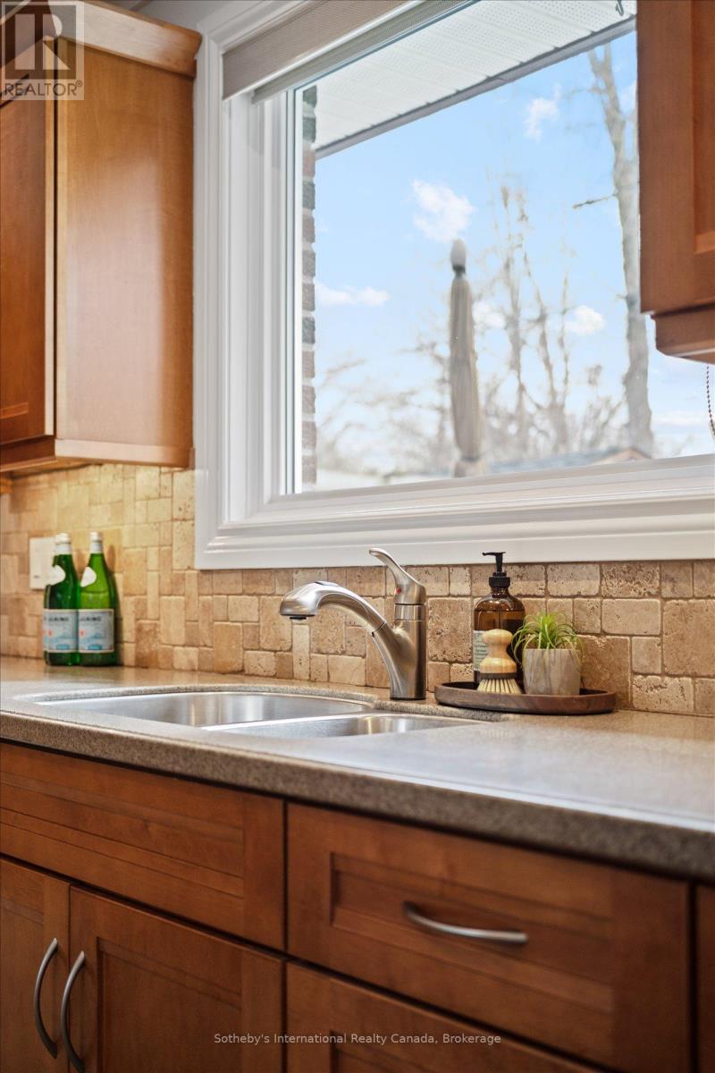 1248 Landfair Crescent, Oakville, Ontario  L6H 2N3 - Photo 17 - W13033728