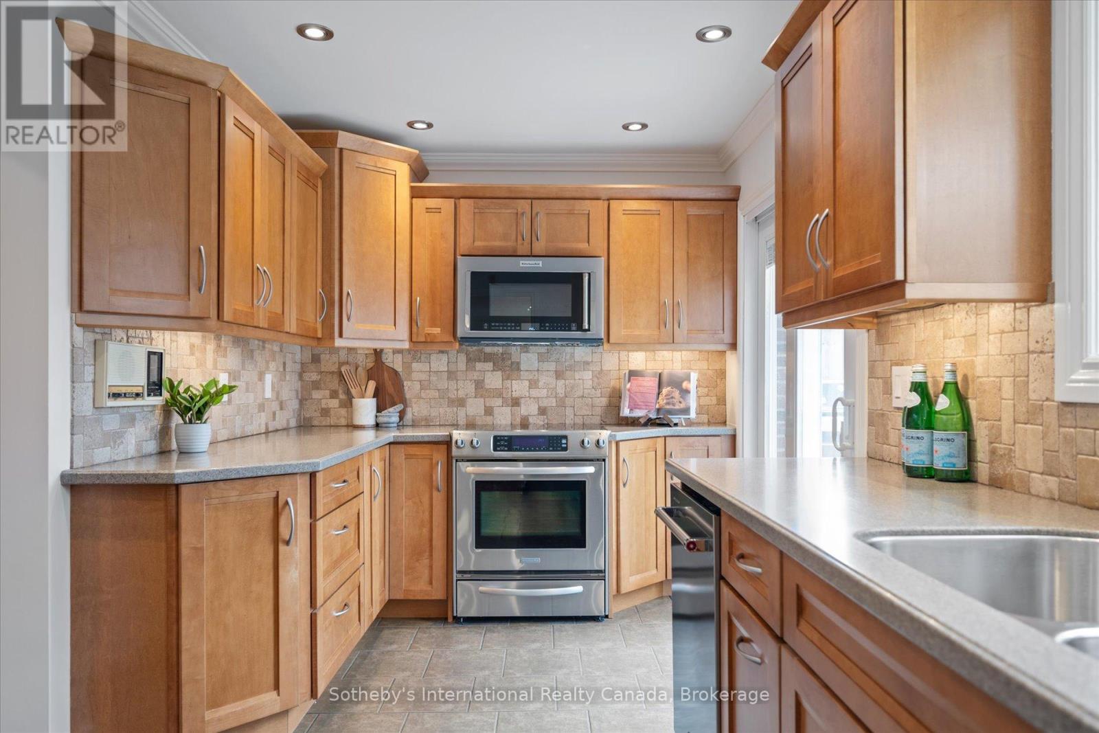 1248 Landfair Crescent, Oakville, Ontario  L6H 2N3 - Photo 18 - W13033728