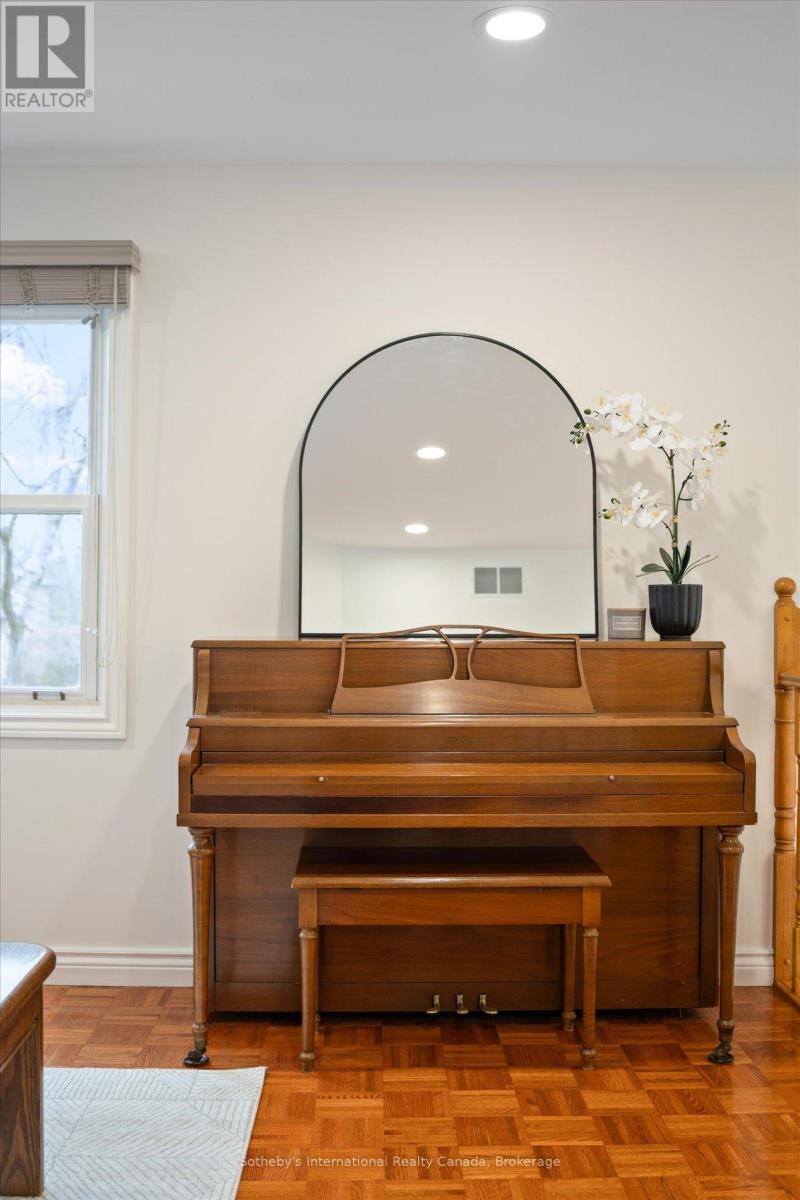 1248 Landfair Crescent, Oakville, Ontario  L6H 2N3 - Photo 25 - W13033728