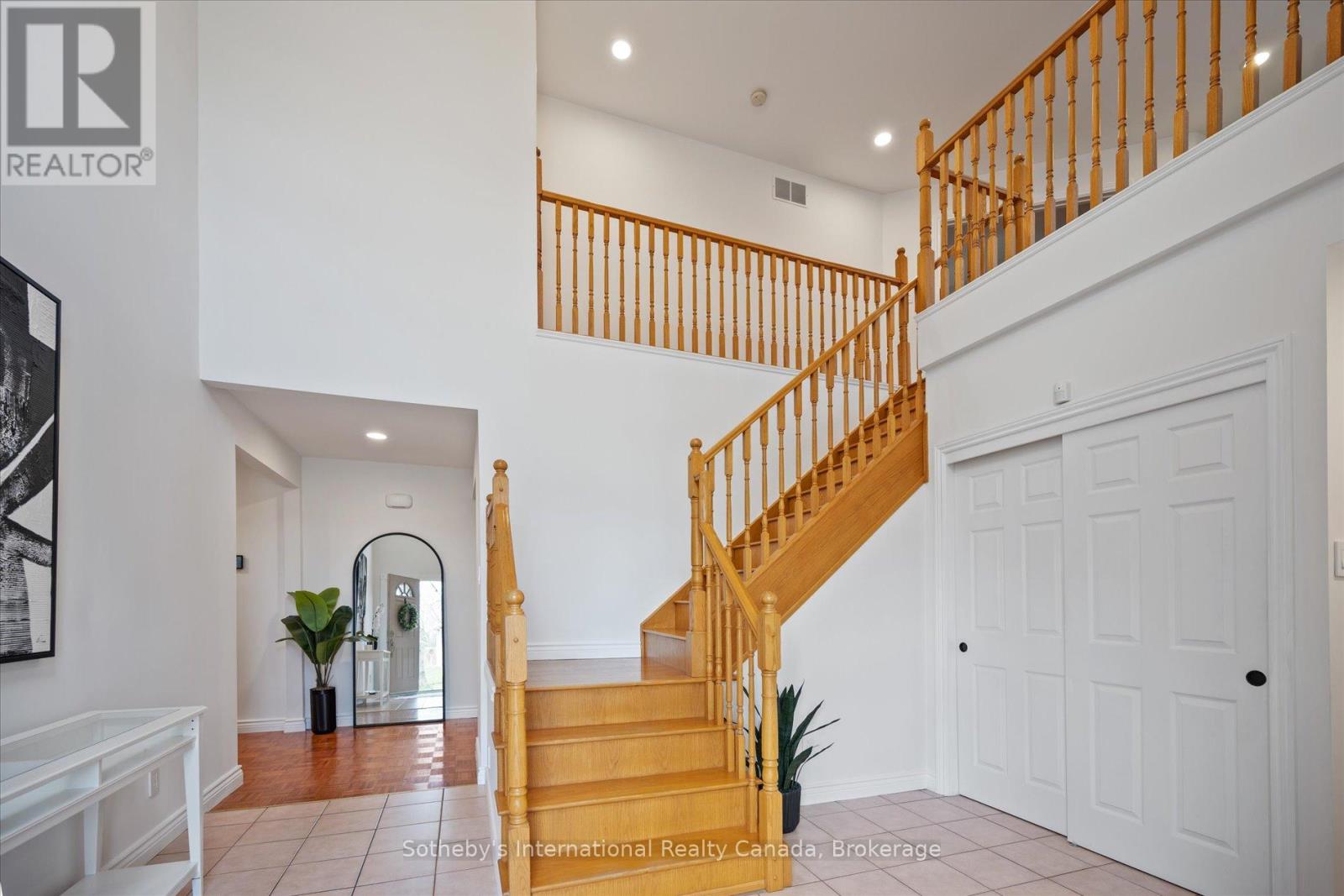 1248 Landfair Crescent, Oakville, Ontario  L6H 2N3 - Photo 4 - W13033728