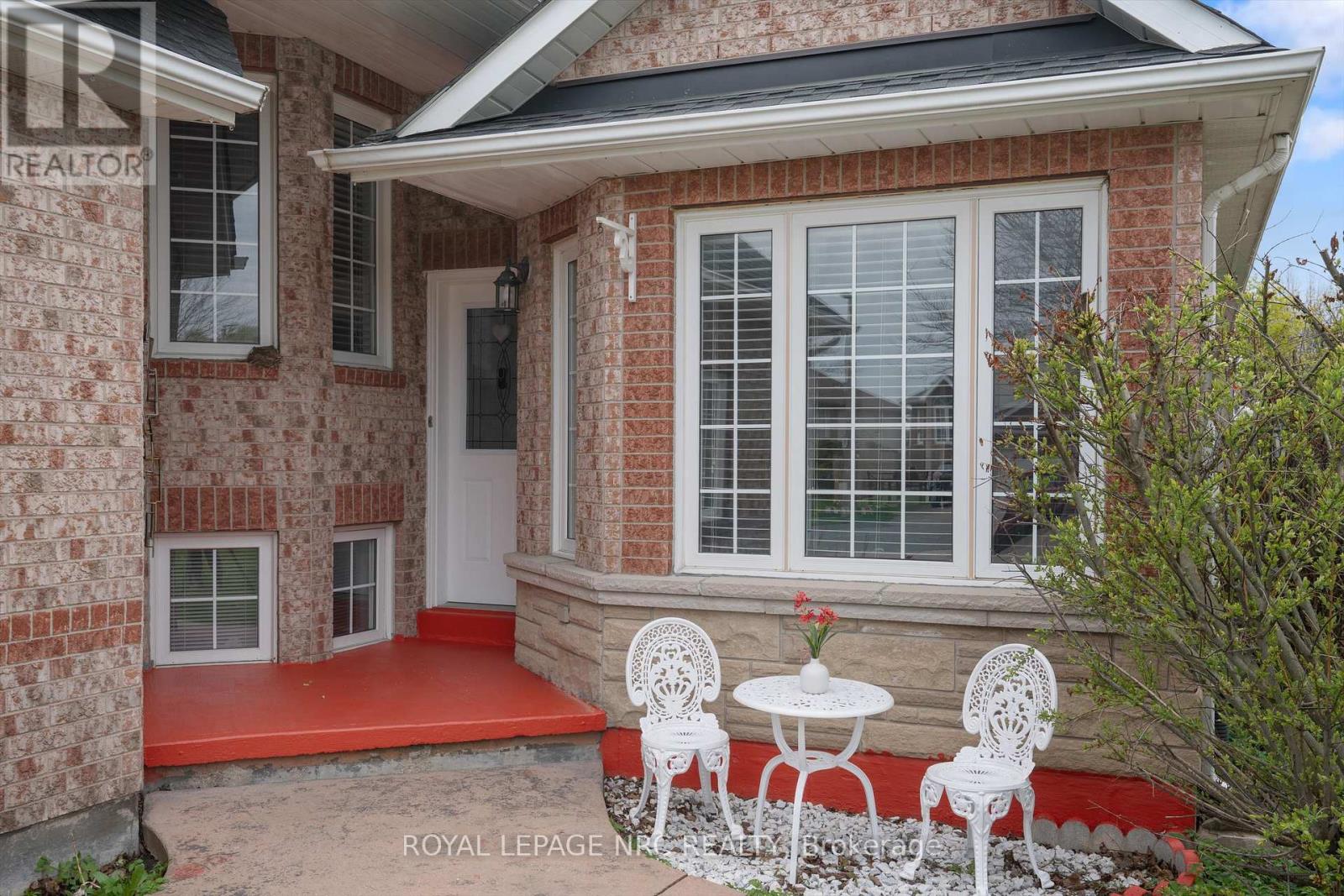 147 St. Lawrence Drive, Welland, Ontario  L3C 7H6 - Photo 4 - X13033704