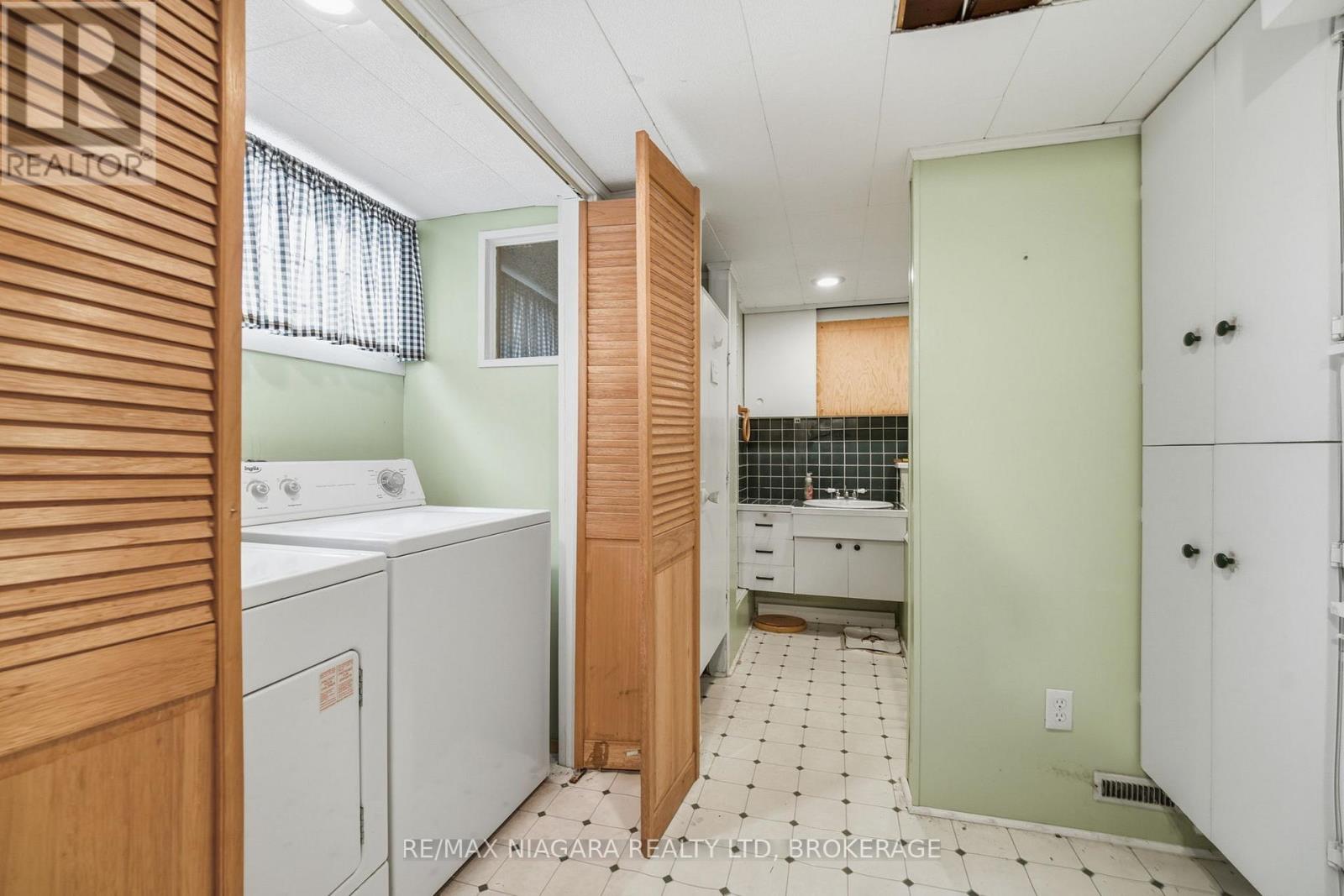 277 Lakeshore Road, St. Catharines, Ontario  L2M 1R9 - Photo 23 - X13033720