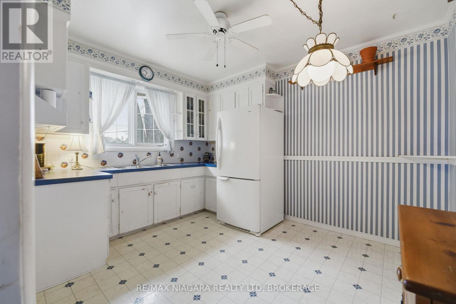 277 Lakeshore Road, St. Catharines, Ontario  L2M 1R9 - Photo 5 - X13033720