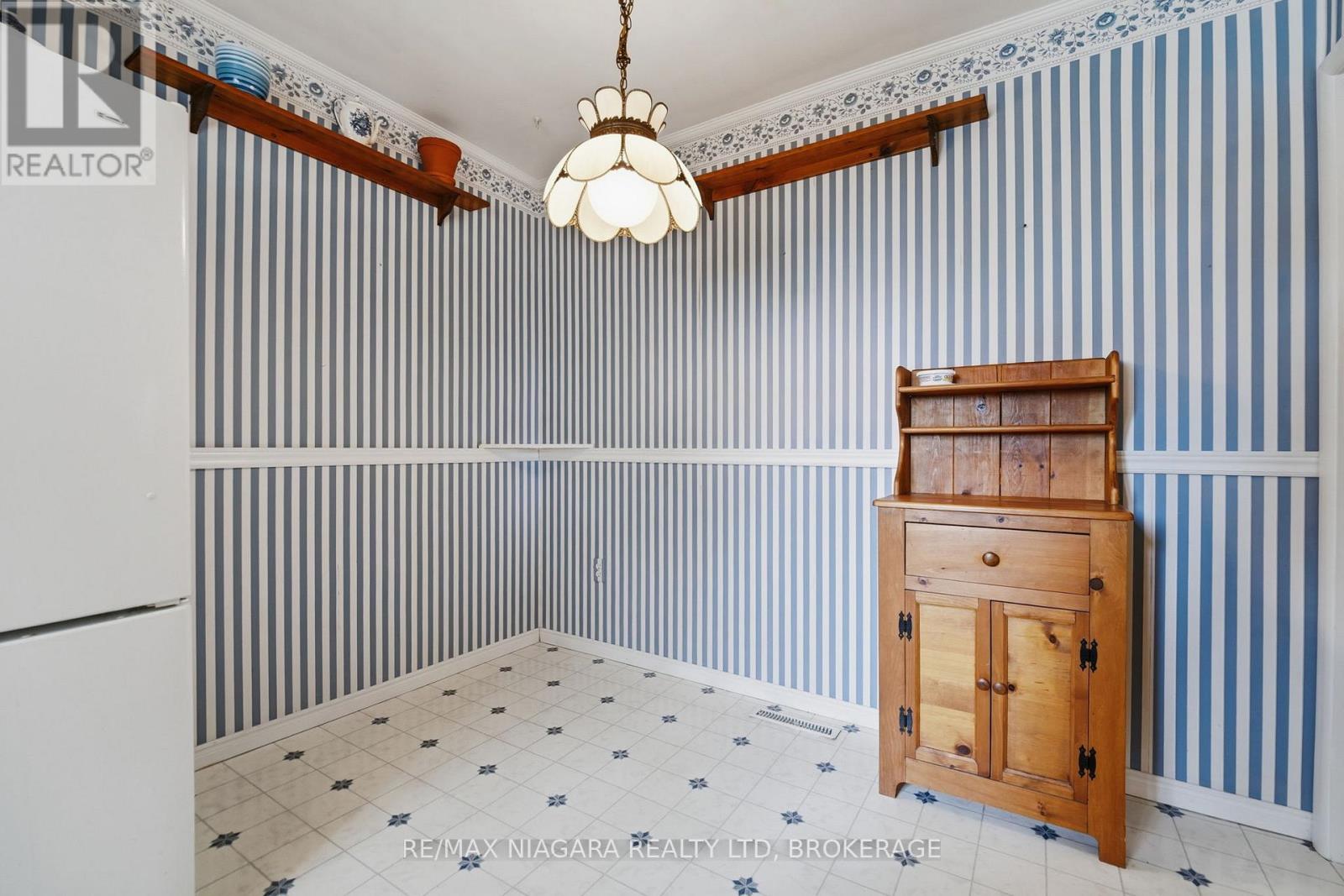 277 Lakeshore Road, St. Catharines, Ontario  L2M 1R9 - Photo 6 - X13033720